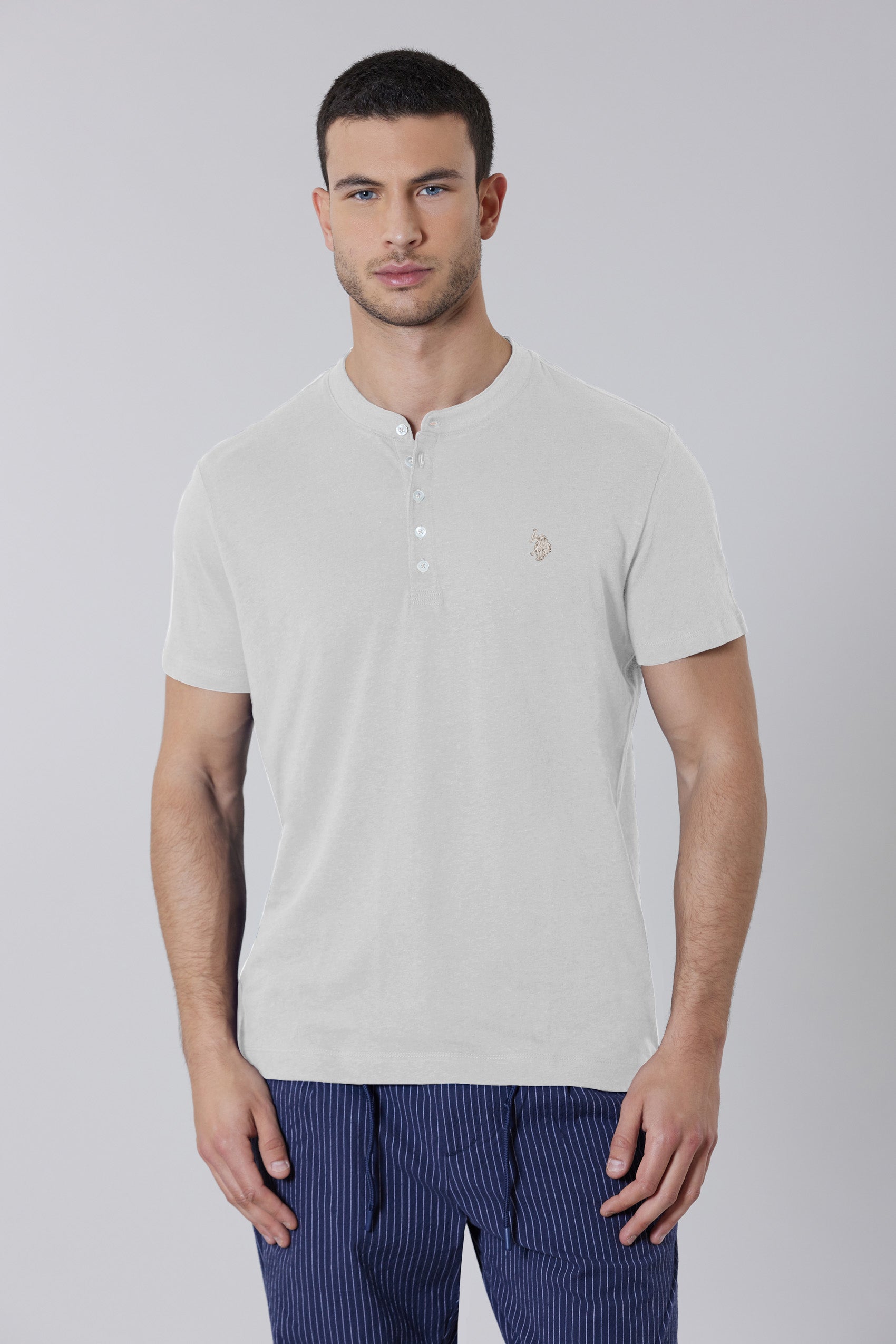 T-shirt a maniche corte con bottoni in misto cotone e lino