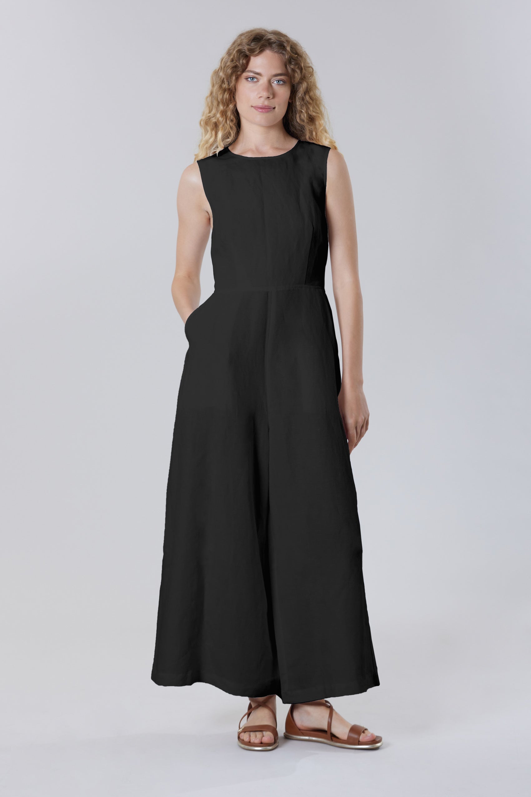 Tuta lunga smanicata in misto viscosa e lino