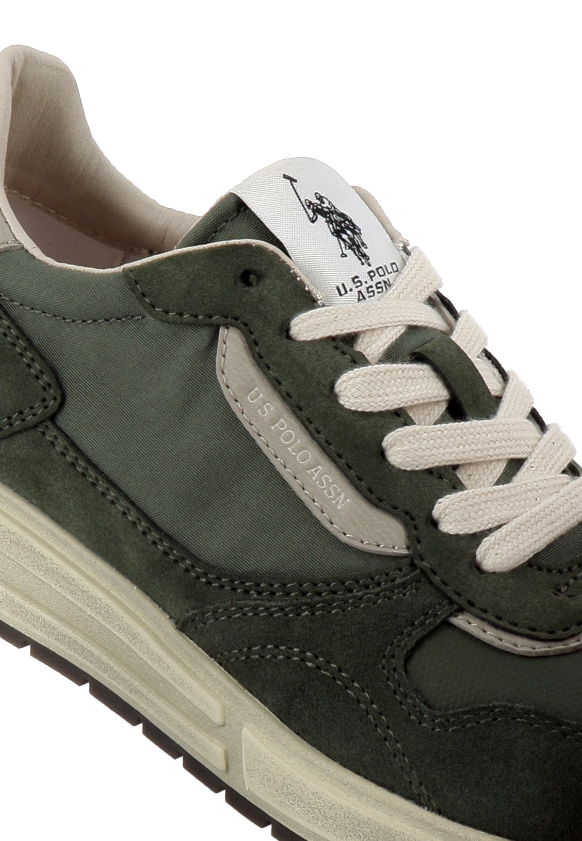 Sneaker Seneka con dettagli a contrasto