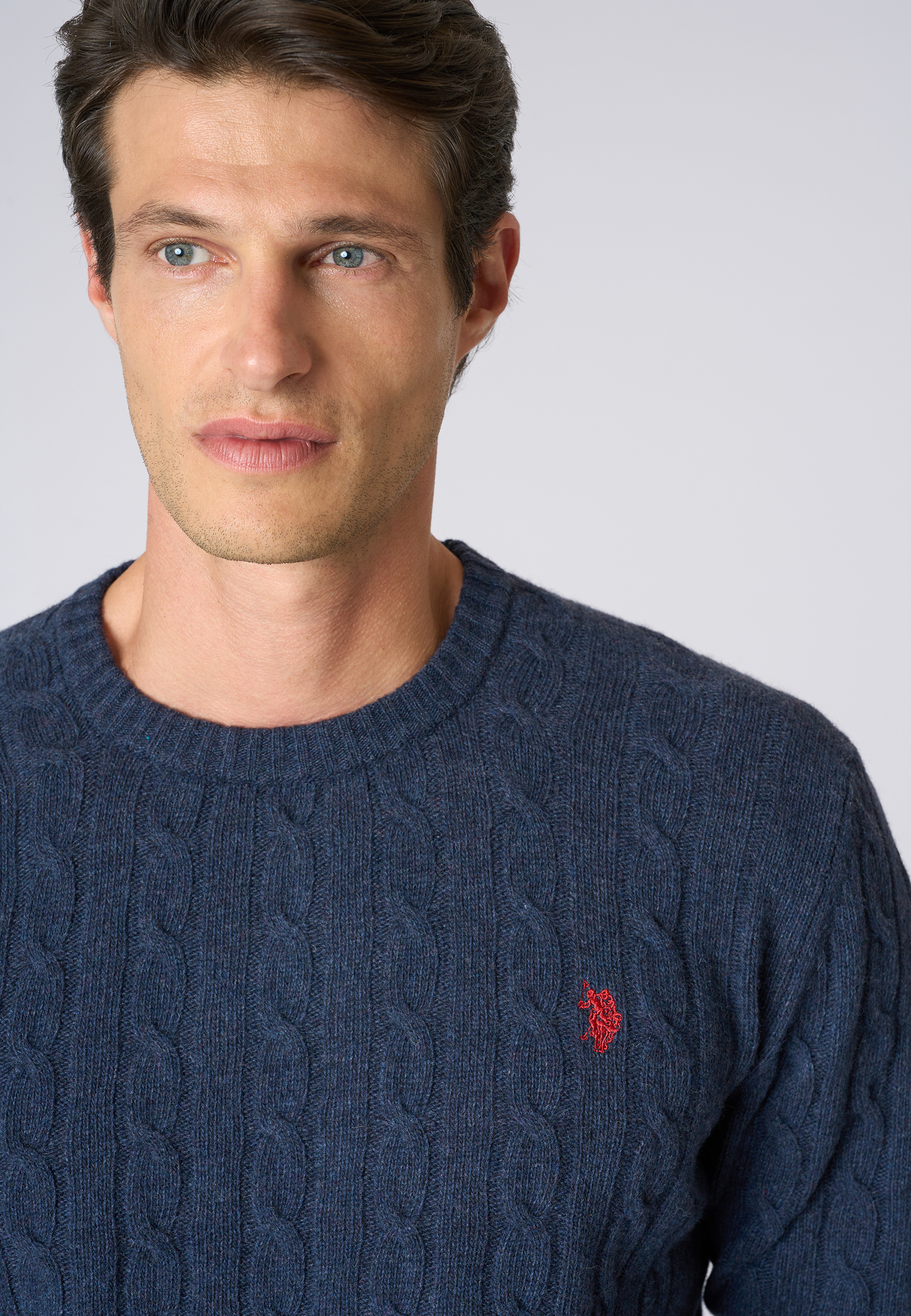 Maglia girocollo a treccia misto lana merino riciclata