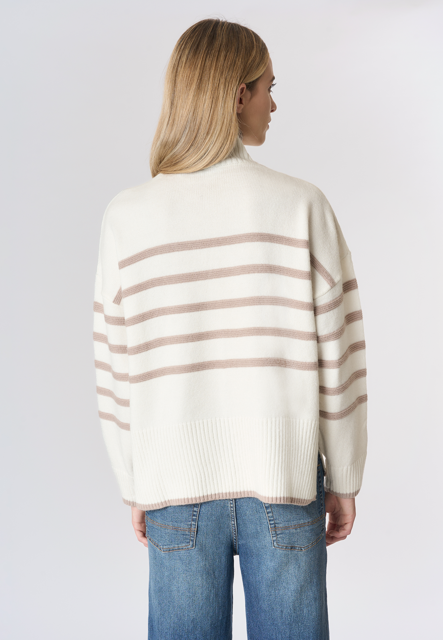 Maglia dolcevita con fantasia a righe