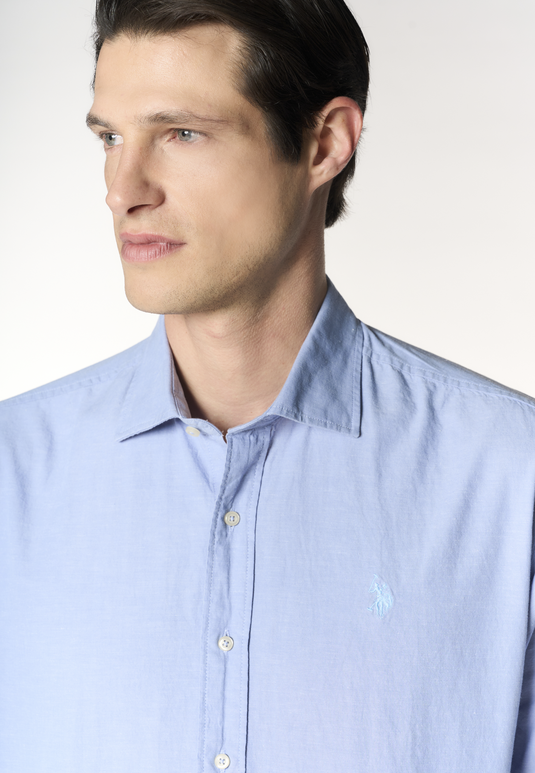 Camicia regular fit in misto cotone e lino con colletto francese