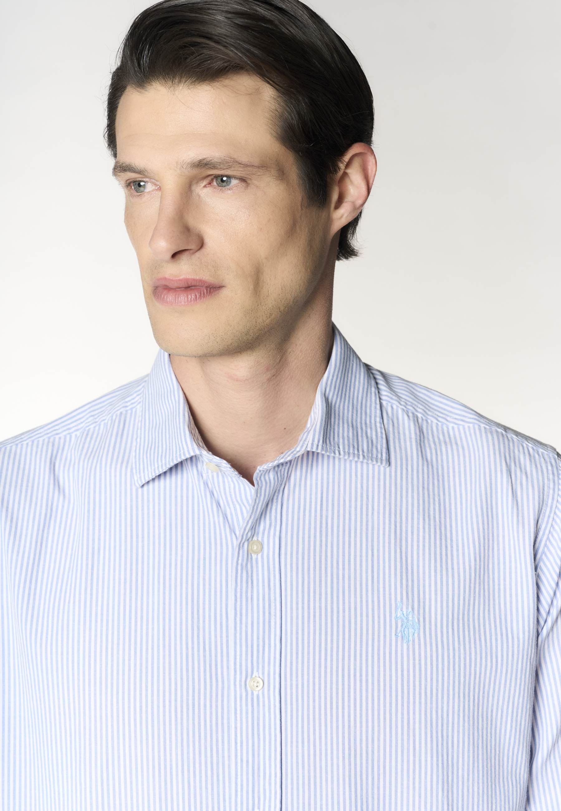 Camicia regular fit in misto cotone e lino con colletto francese