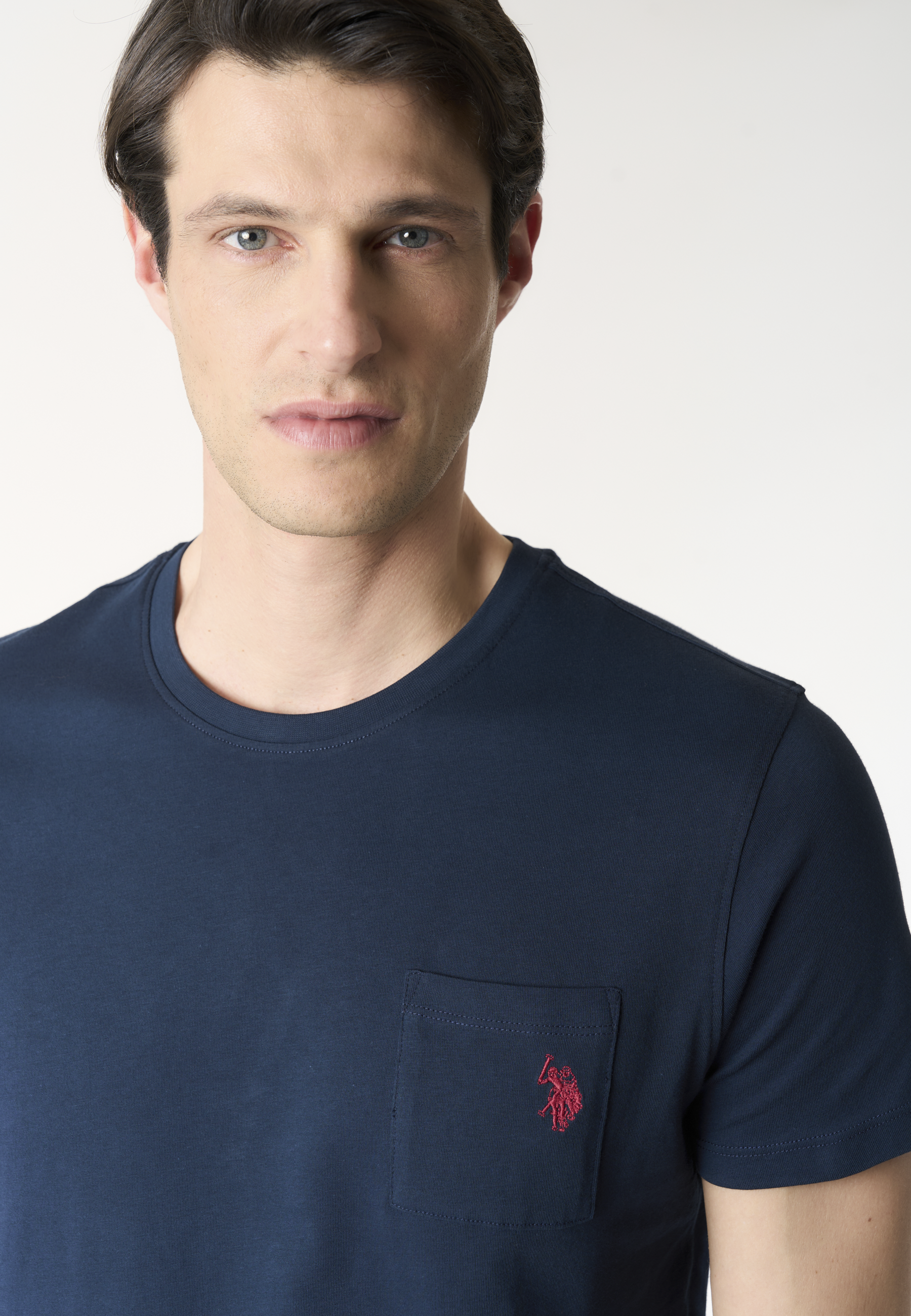 T-shirt uomo in cotone basic jersey con taschino e logo ricamato