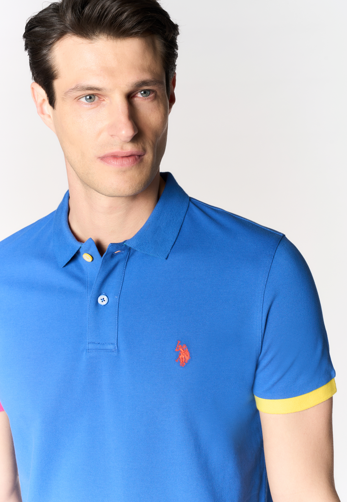 Polo shirt da uomo in cotone piquet con dettagli a contrasto e sottocolletto colorato