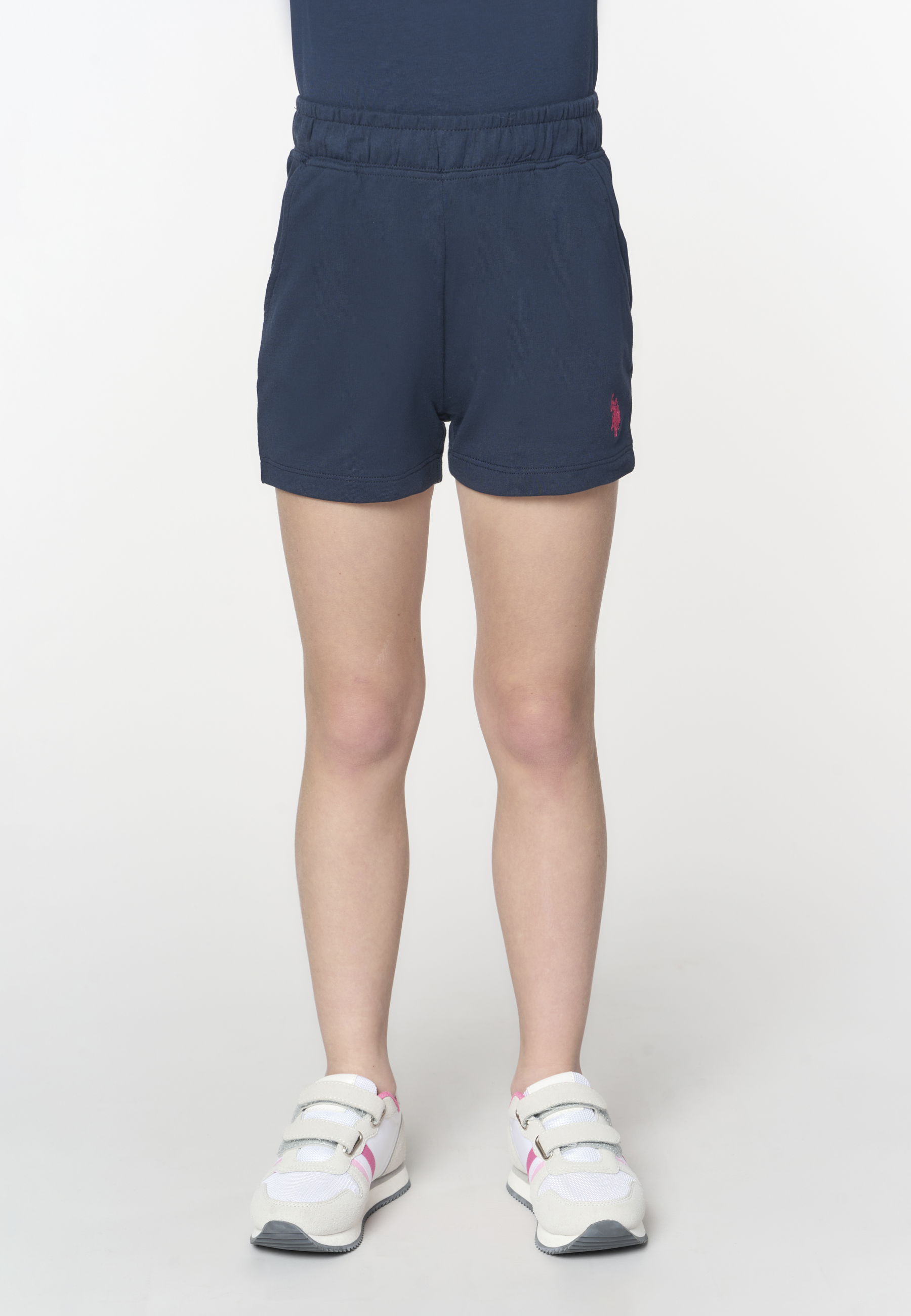 Shorts in felpa da bambina con vita elasticizzata, tasche laterali e logo ricamato