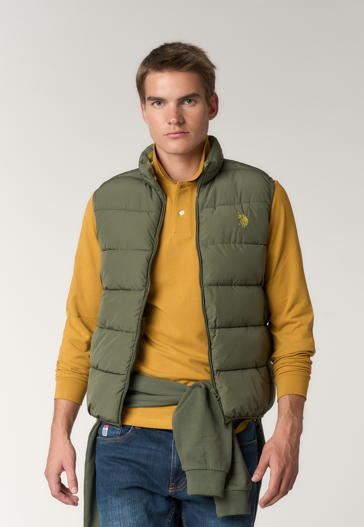 Gilet imbottito con chiusura zip e collo alto