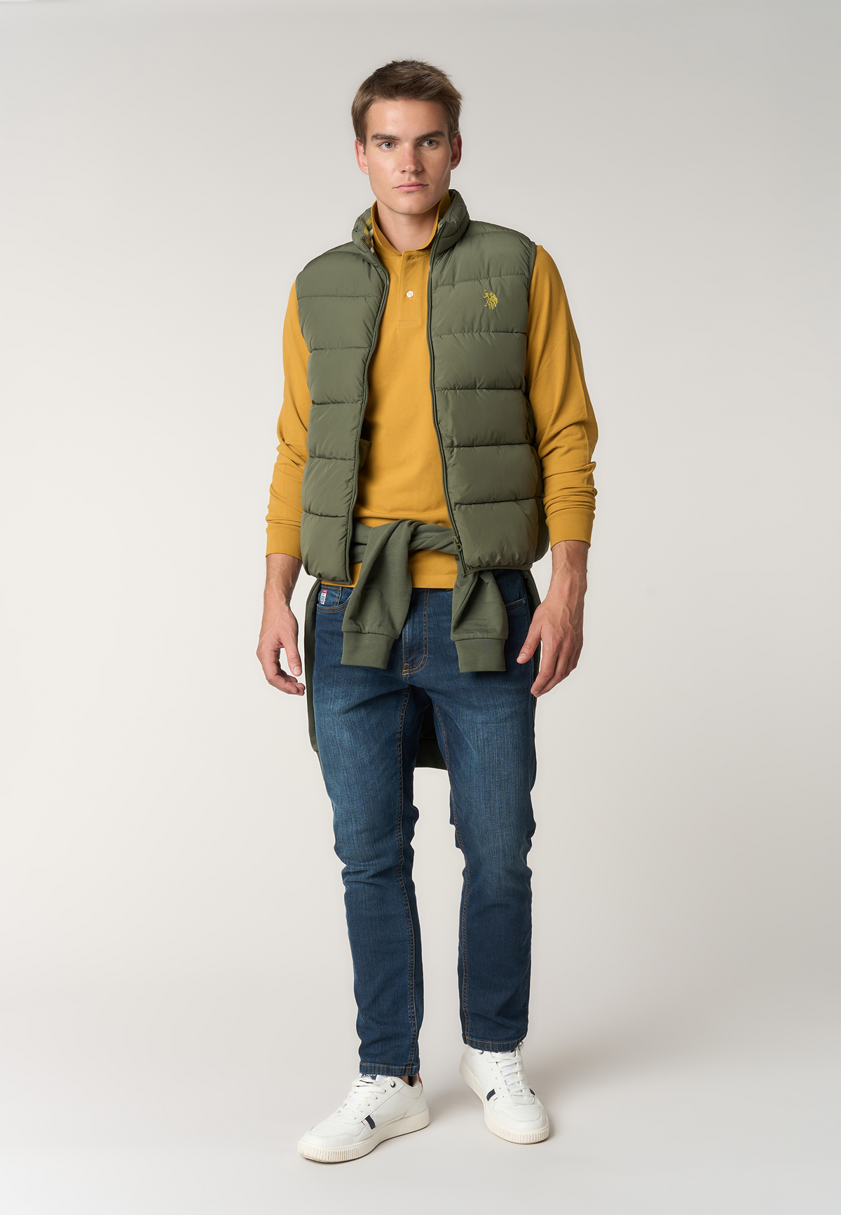 Gilet imbottito con chiusura zip e collo alto