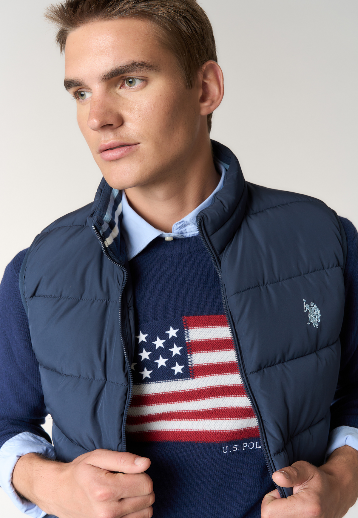 Gilet imbottito con chiusura zip e collo alto