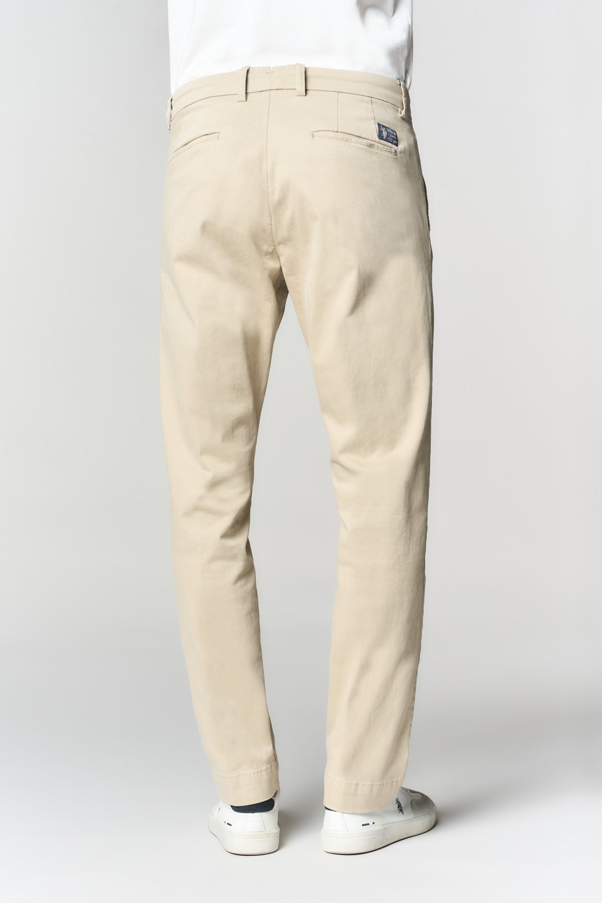 Pantalone chino con pinces in cotone stretch