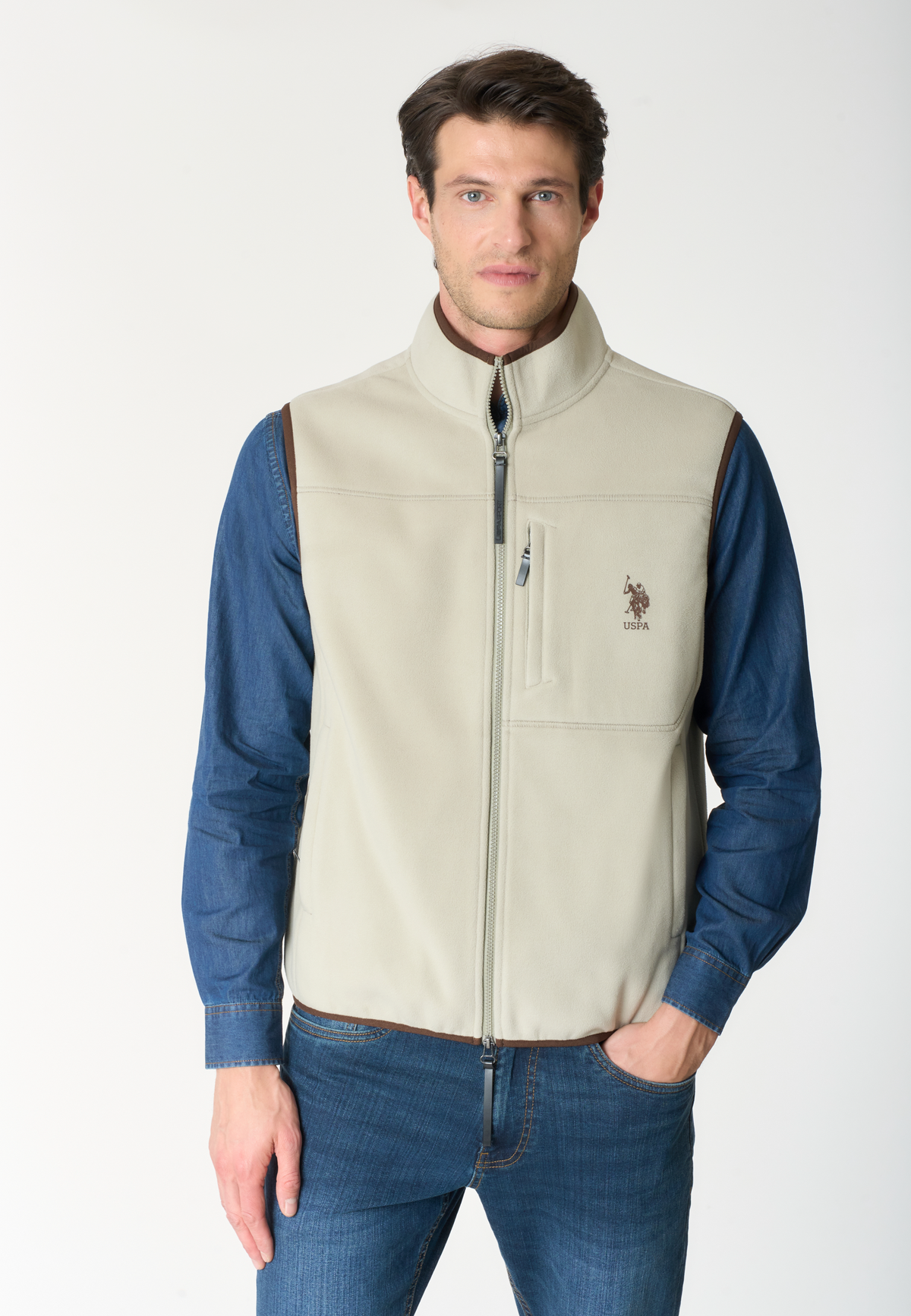 Gilet in pile bicolore con collo alto e tasche con zip