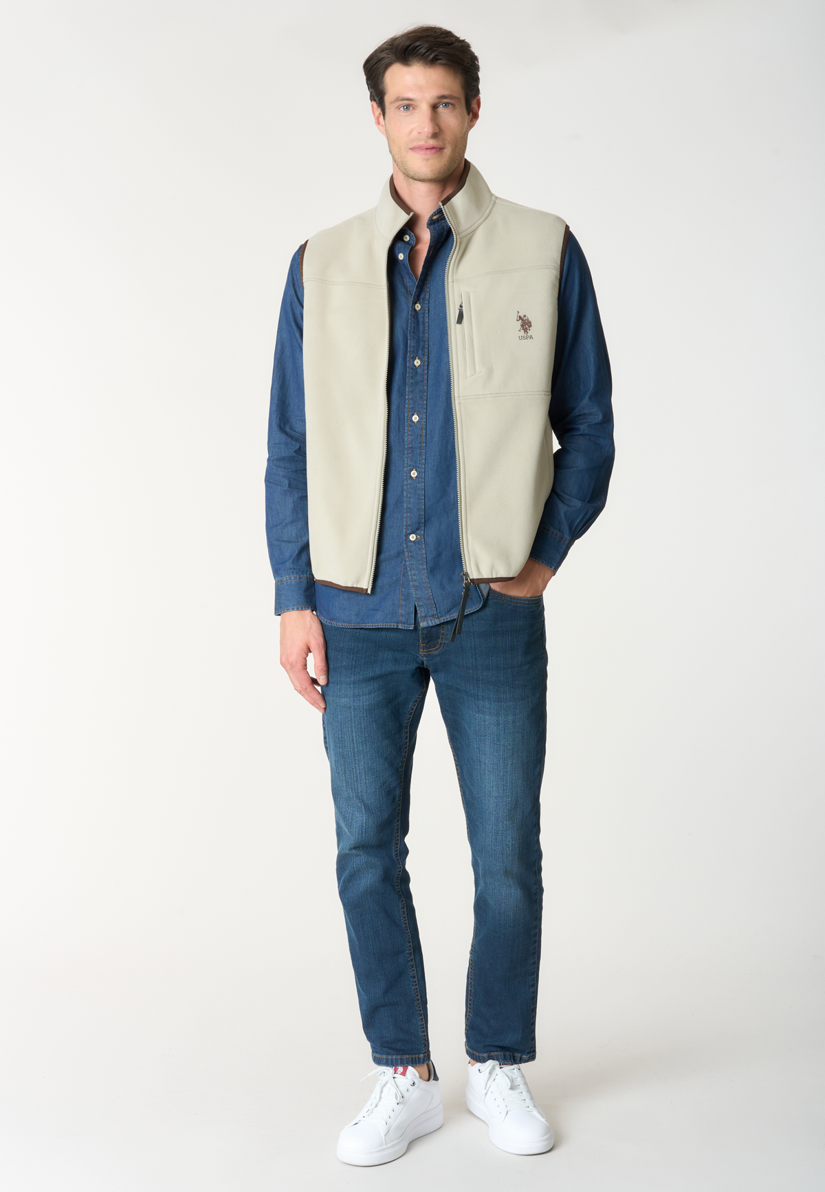 Gilet in pile bicolore con collo alto e tasche con zip