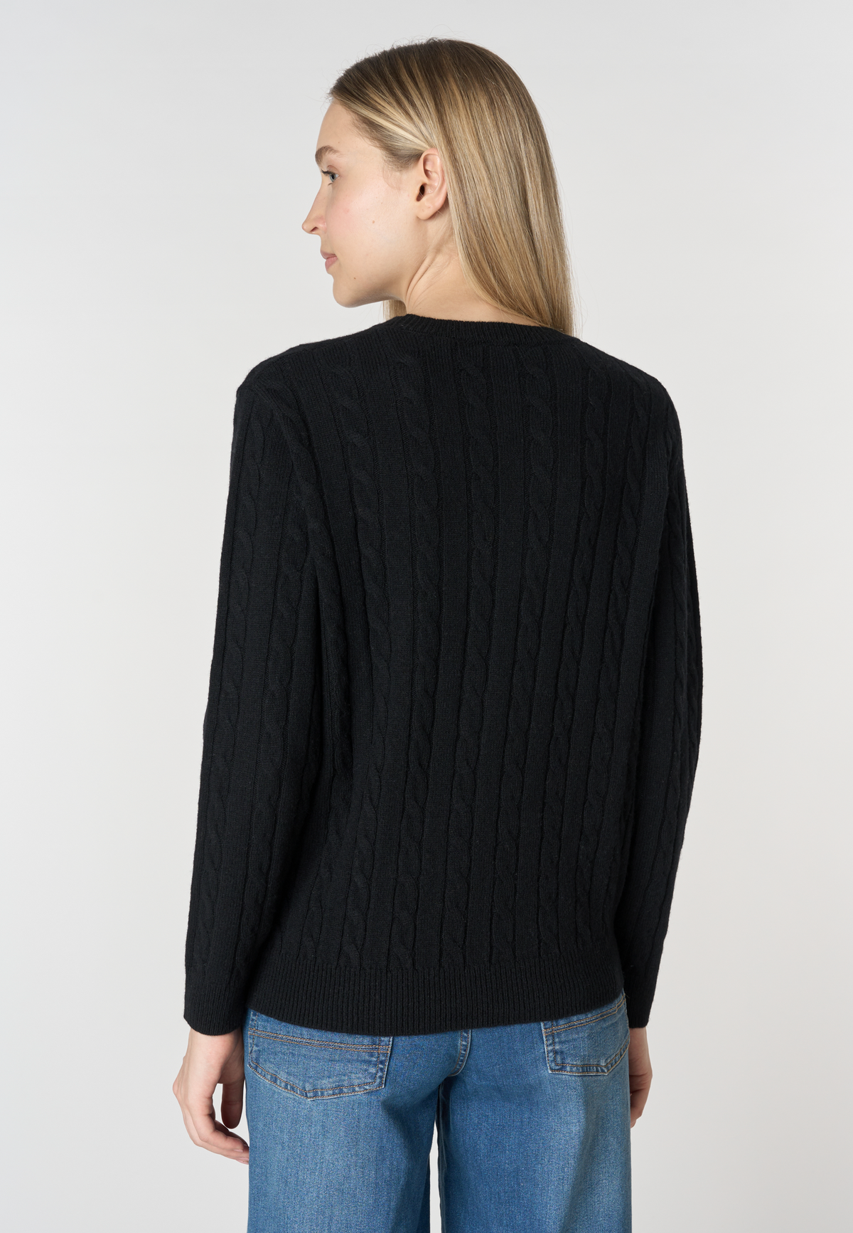 Maglia girocollo in lana con lavorazione a trecce