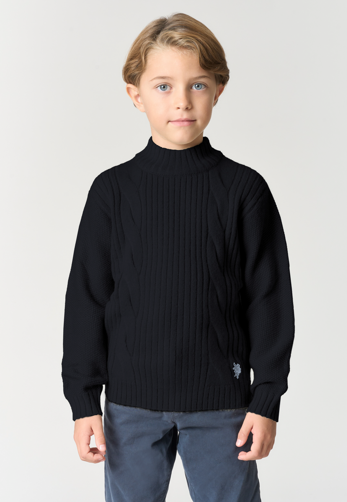 Maglione collo alto con lavorazione a trecce