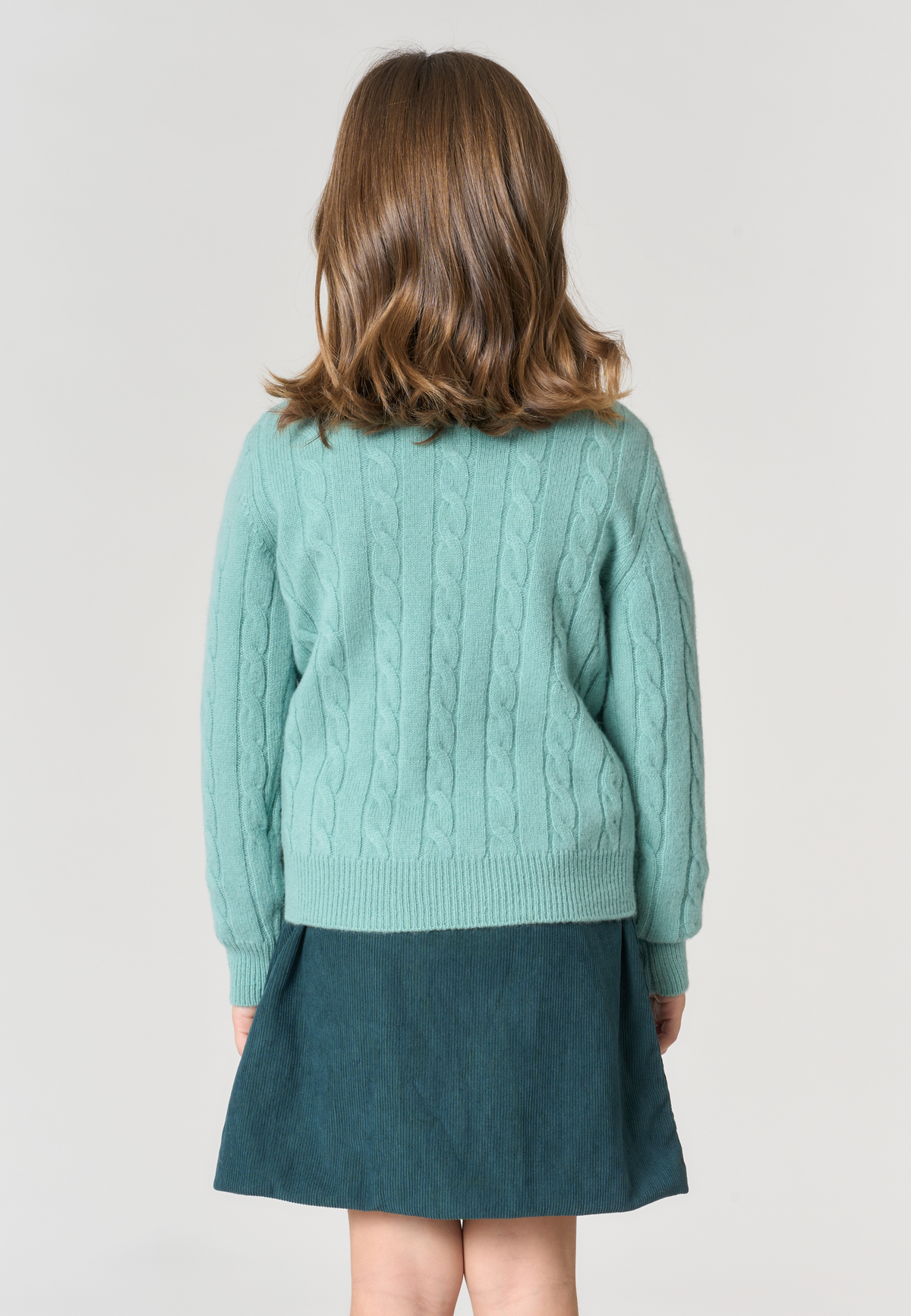Maglia da bambina in lana con lavorazione a trecce