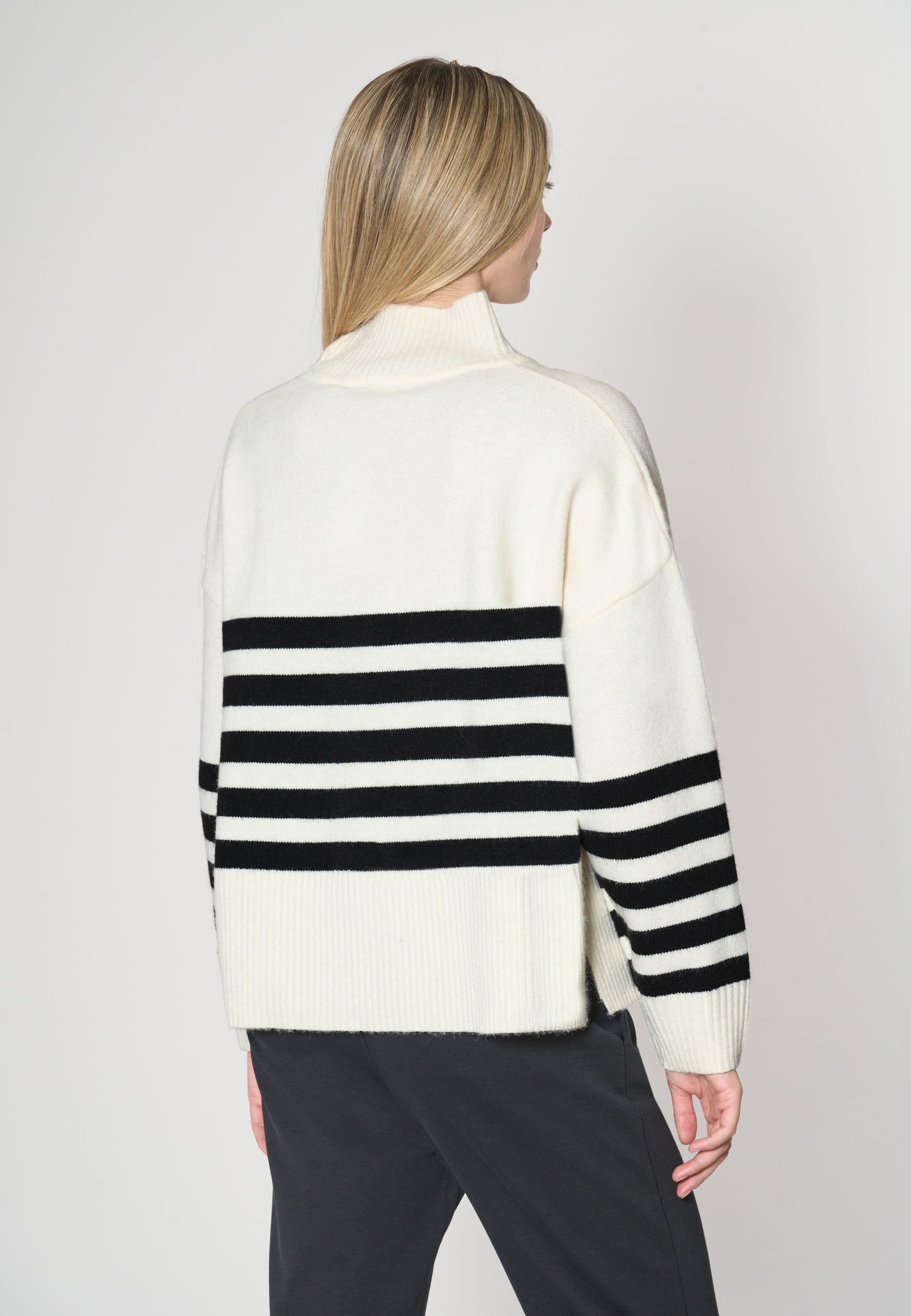 Maglione dolcevita a righe