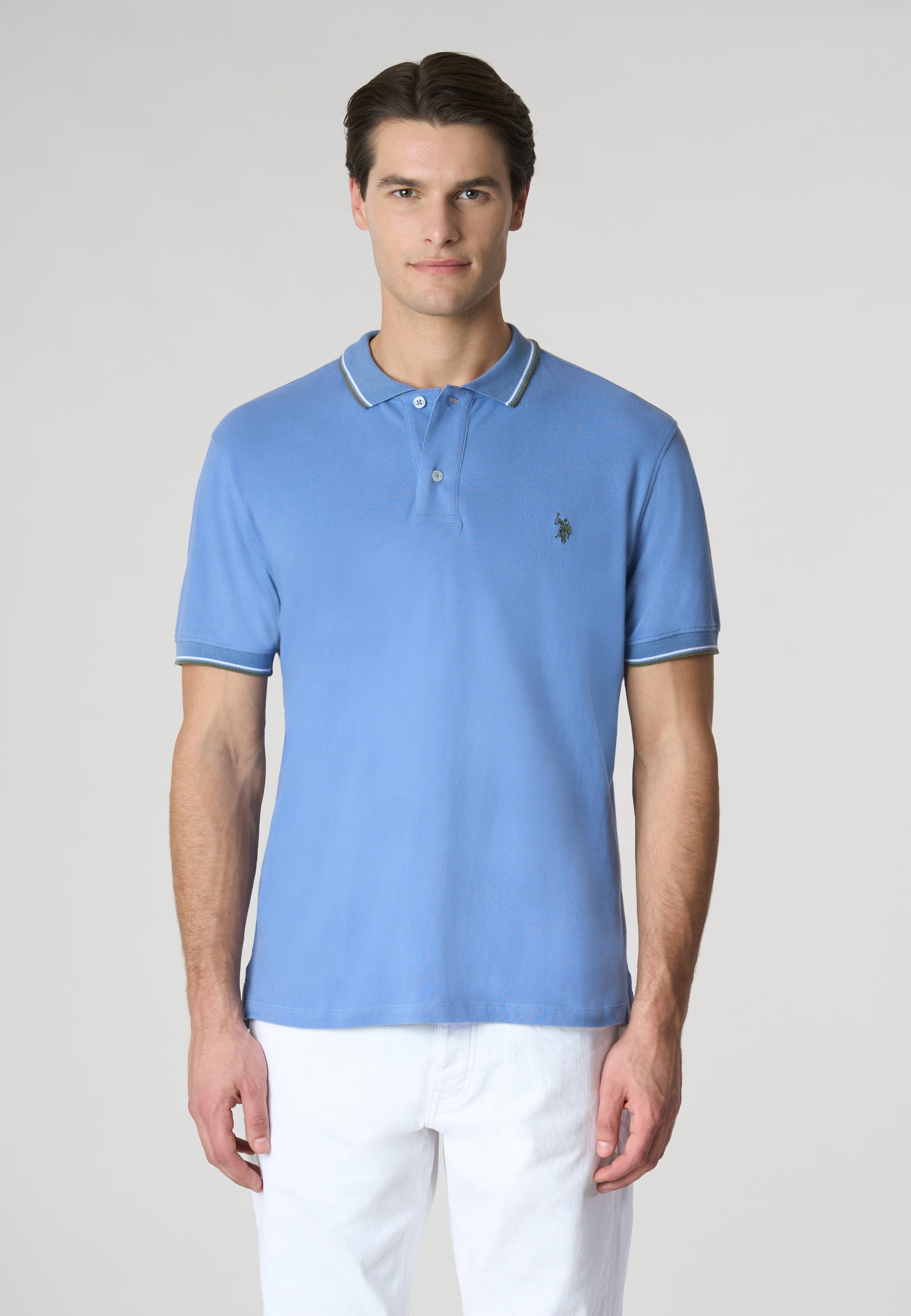 Polo shirt a maniche corte in cotone light con dettagli su maniche e colletto