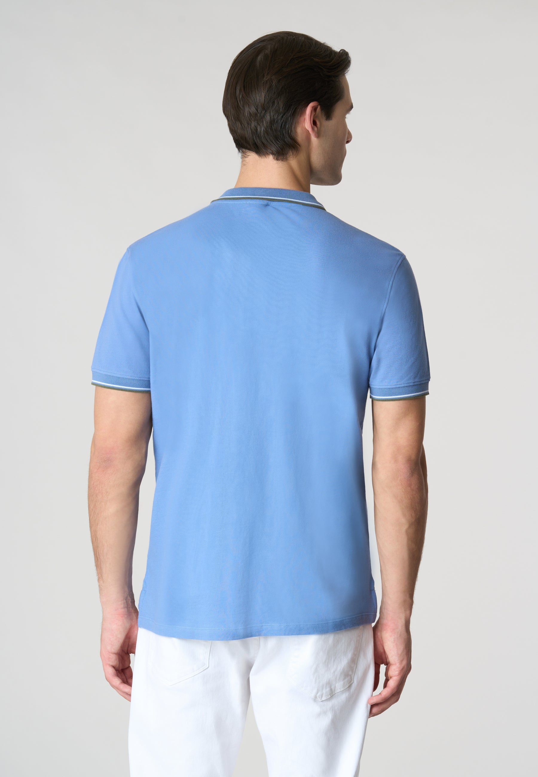 Polo shirt a maniche corte in cotone light con dettagli su maniche e colletto