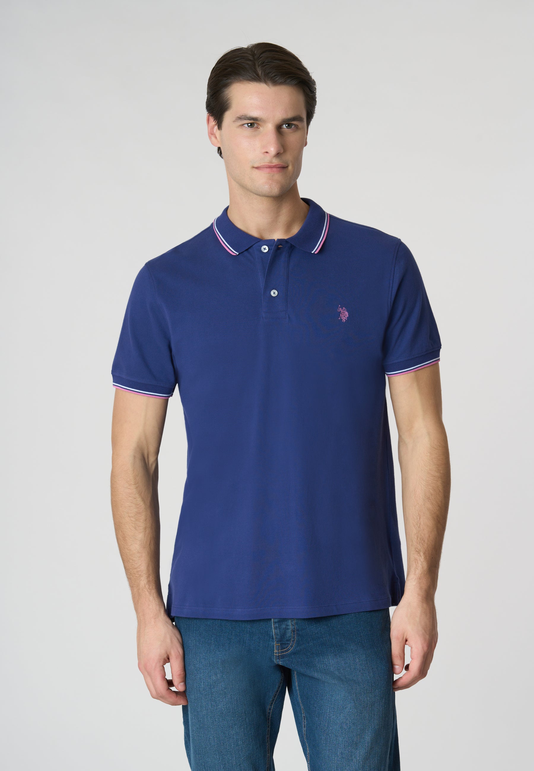 Polo shirt a maniche corte in cotone light con dettagli su maniche e colletto