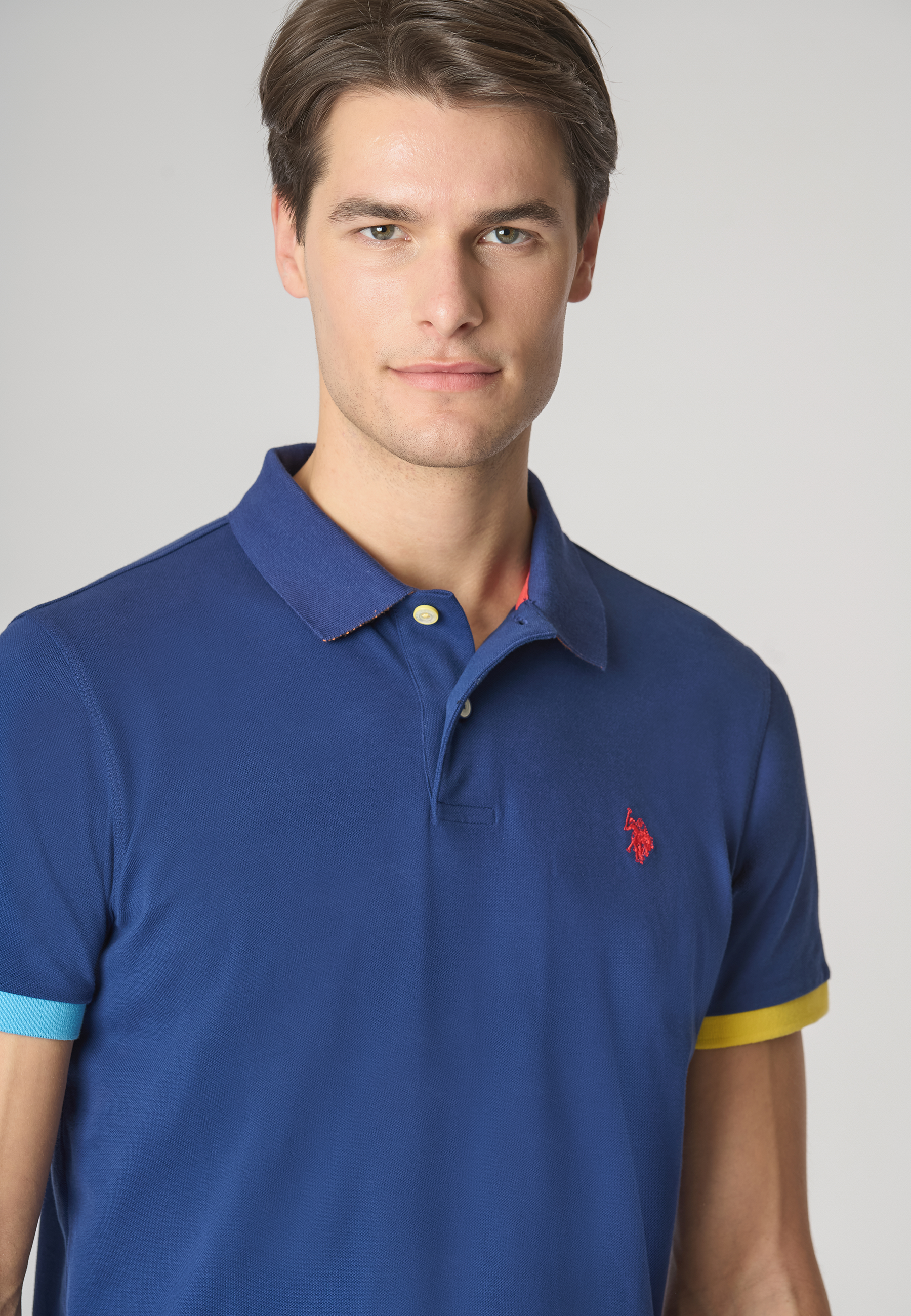 Polo shirt a maniche corte in cotone stretch con dettagli colorati