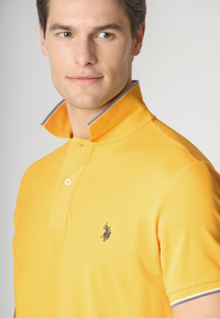 Polo shirt a maniche corte in cotone light con dettagli su maniche e colletto