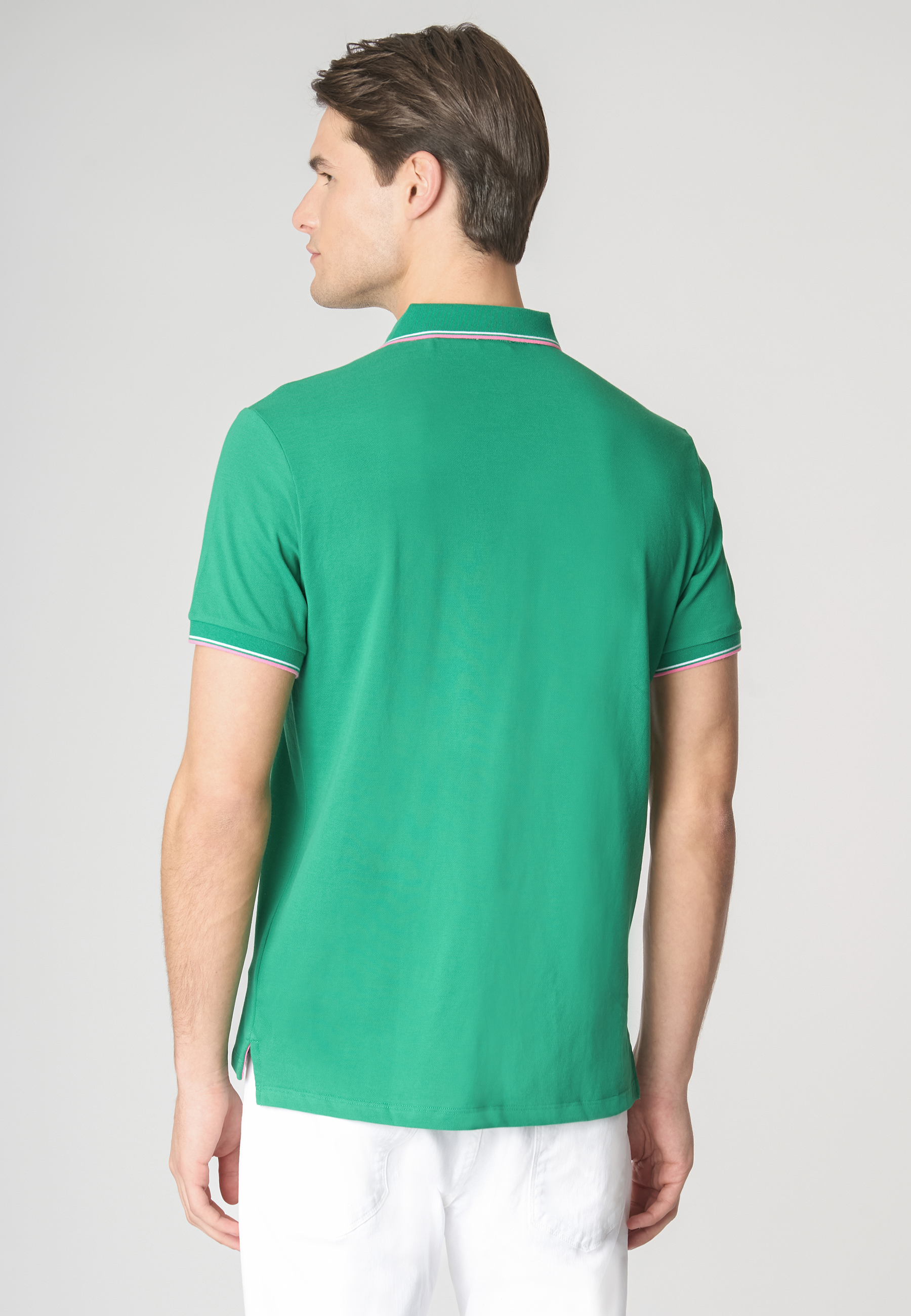 Polo shirt a maniche corte in cotone light con dettagli su maniche e colletto