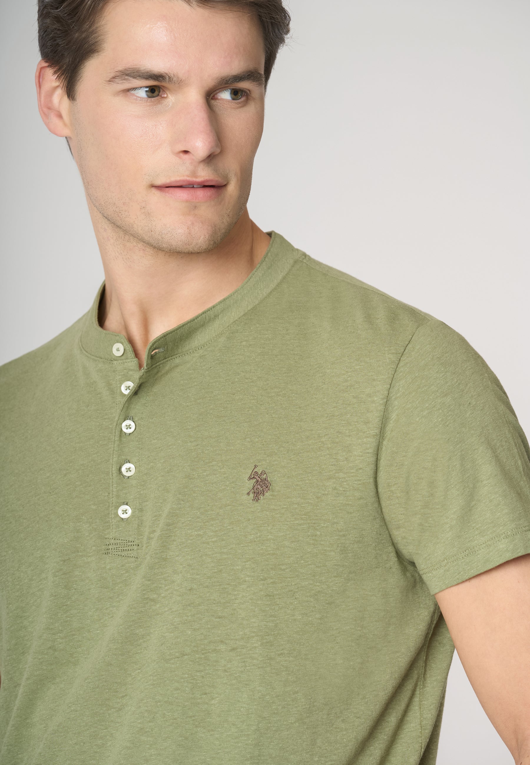 T-shirt a maniche corte con bottoni in misto cotone e lino