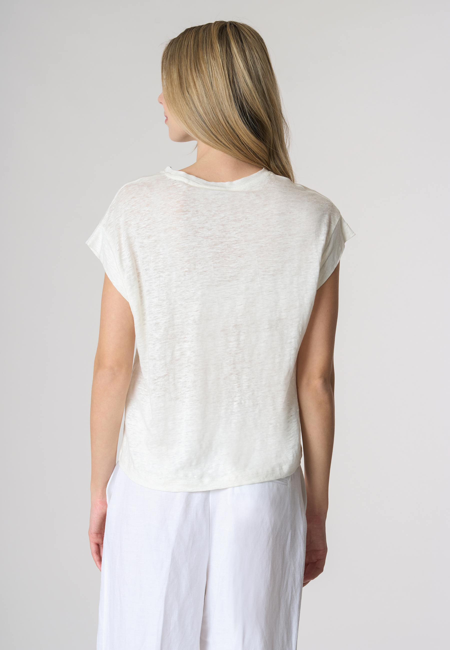 T-shirt girocollo smanicata in lino premium quality