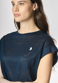 T-shirt girocollo smanicata in lino premium quality