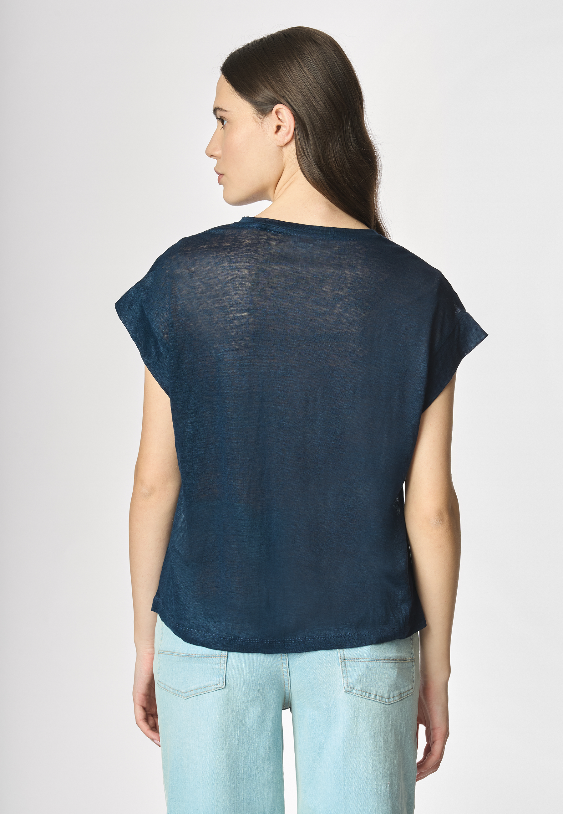 T-shirt girocollo smanicata in lino premium quality