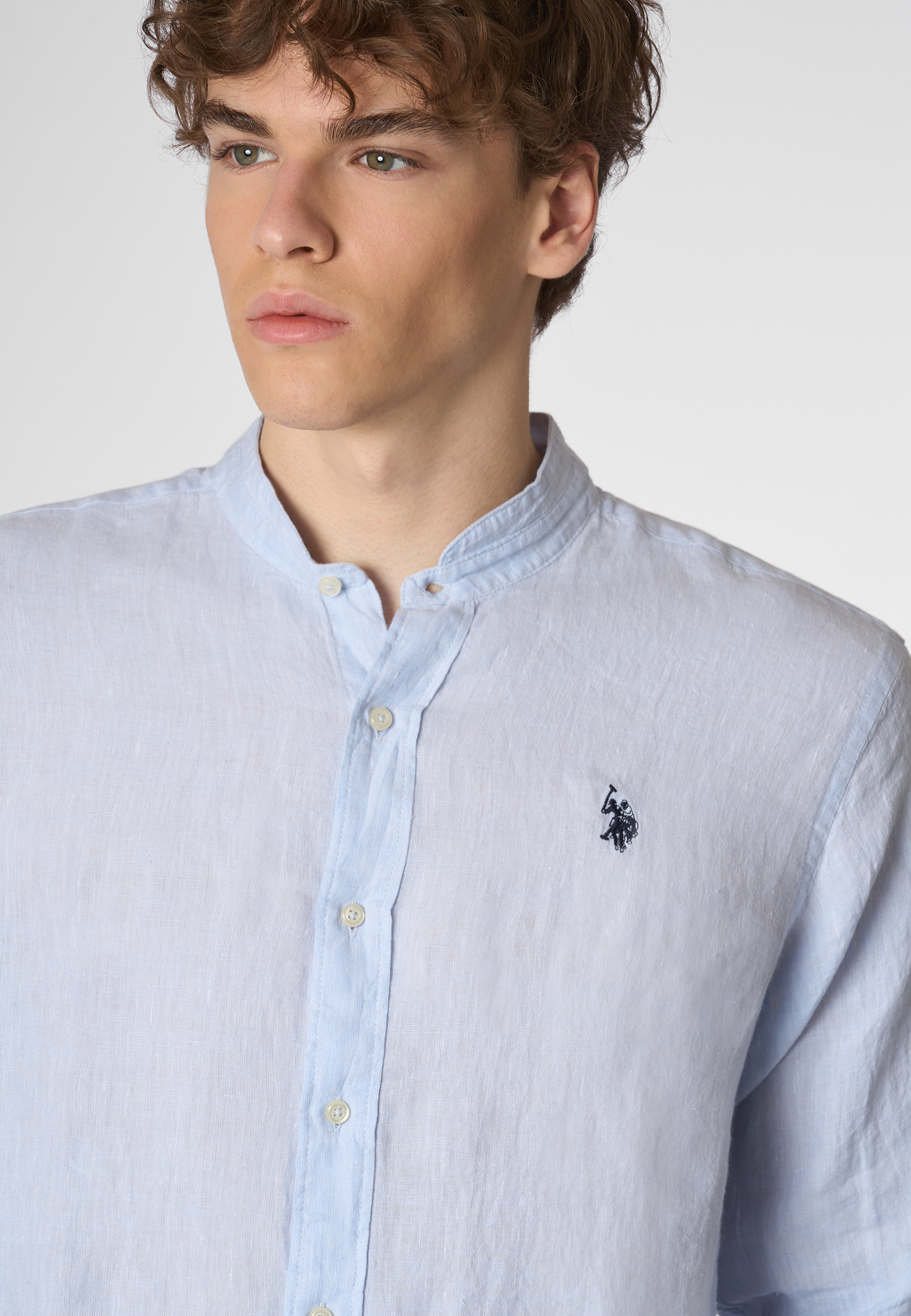 Camicia in lino chambray colletto mandarin slim fit con logo