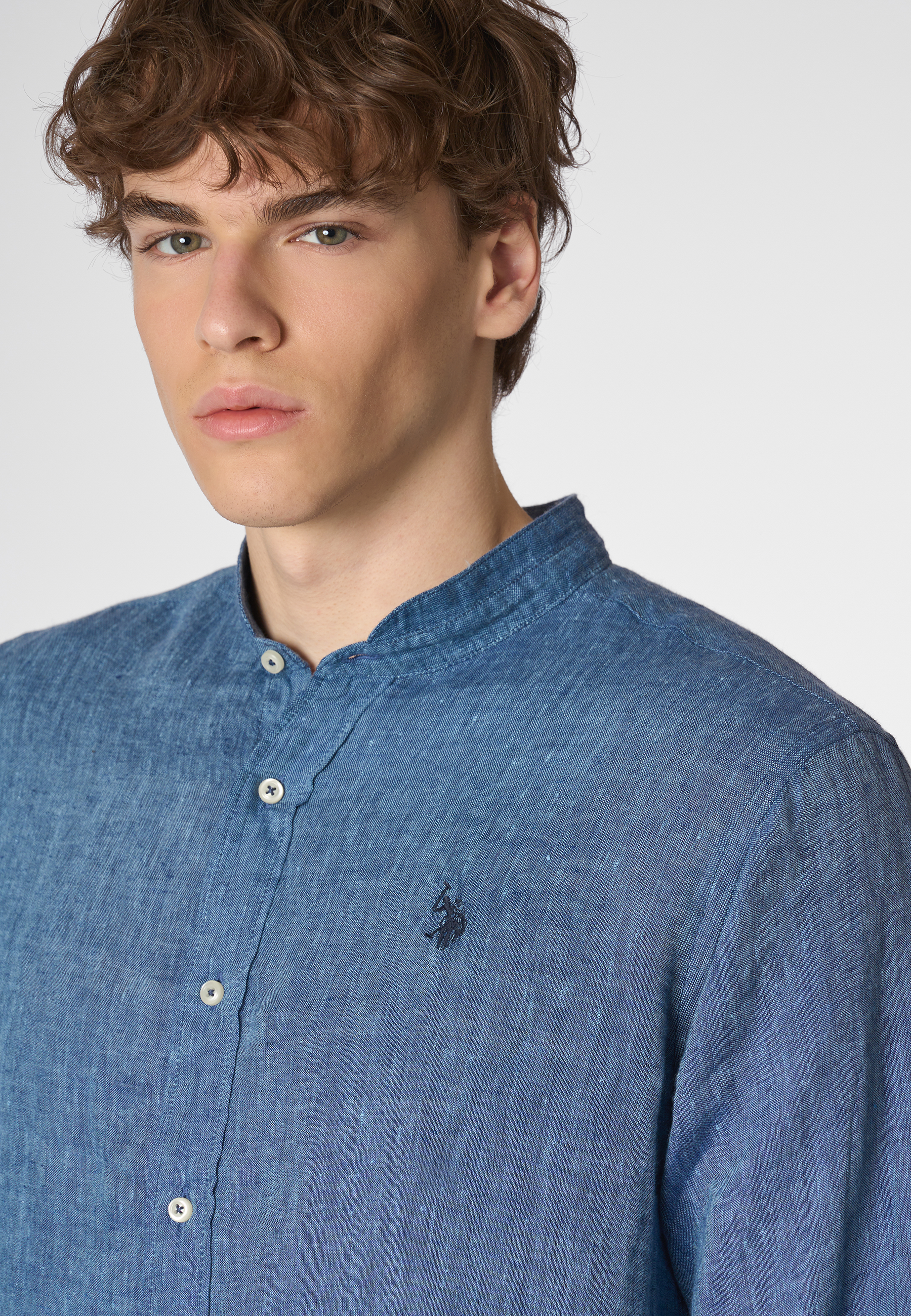 Camicia in lino chambray colletto mandarin slim fit con logo