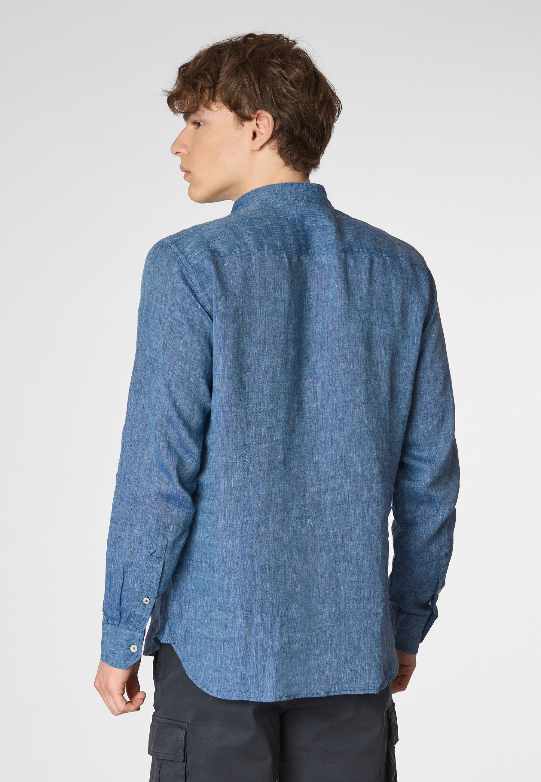 Camicia in lino chambray colletto mandarin slim fit con logo