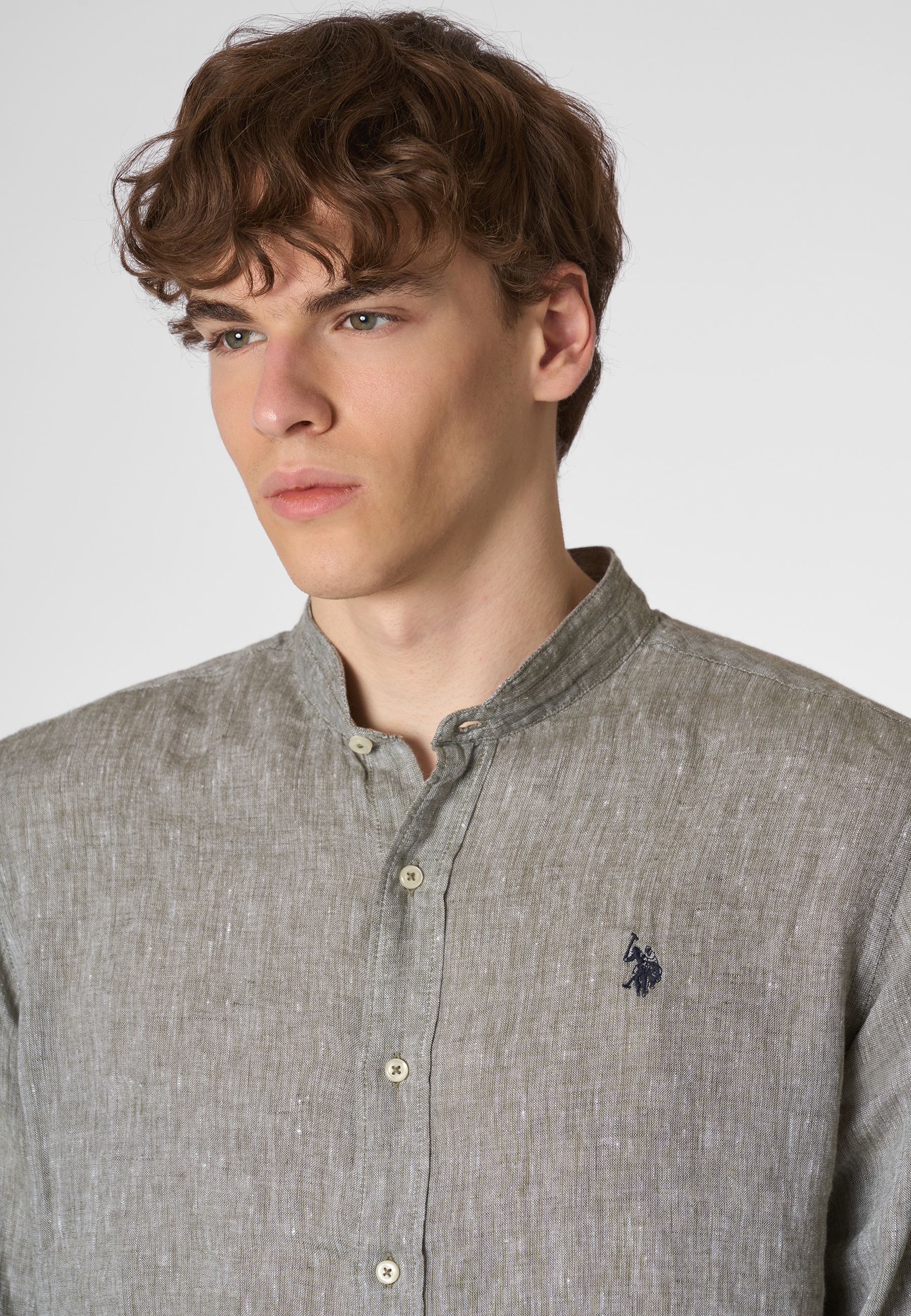 Camicia in lino chambray colletto mandarin slim fit con logo
