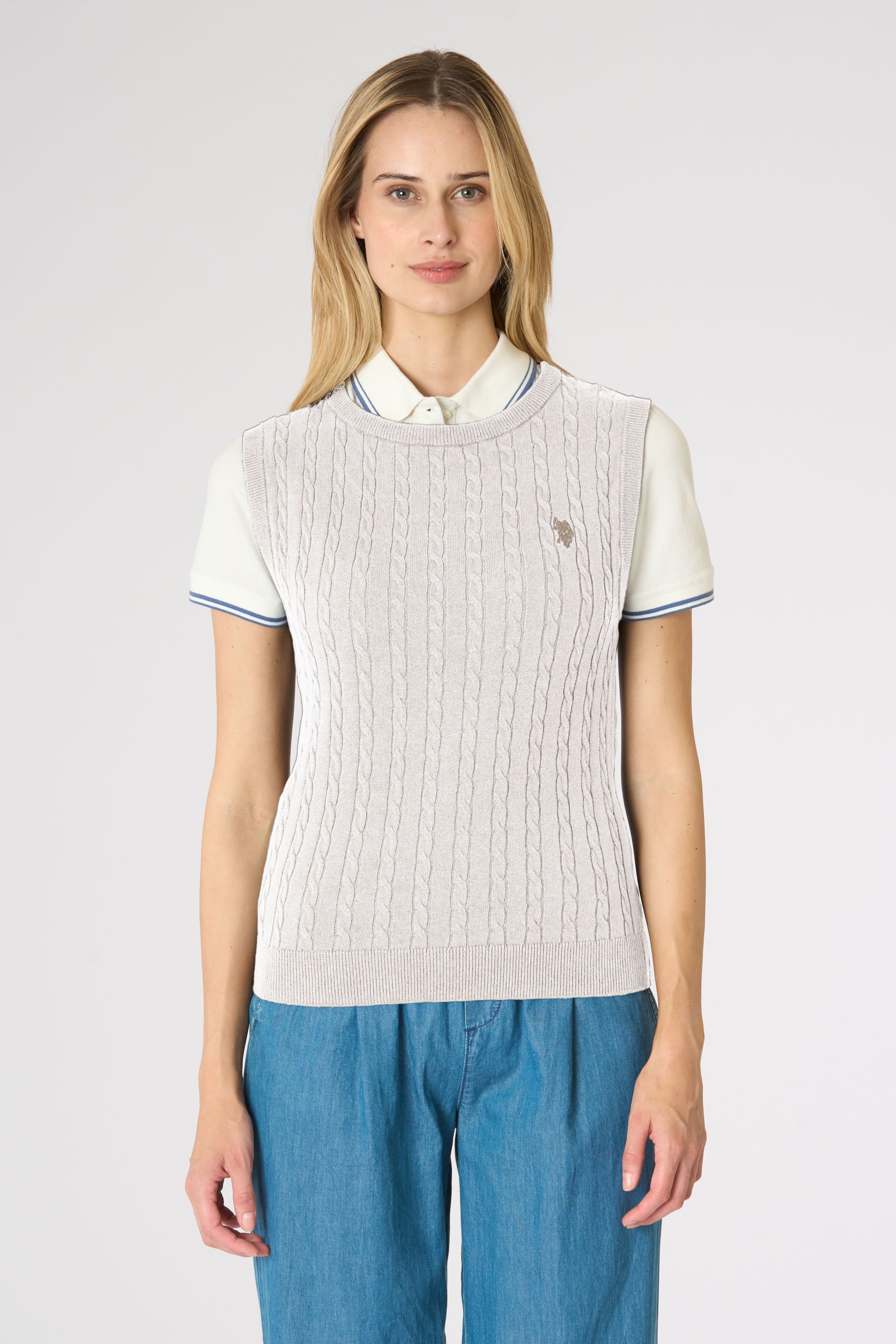 Gilet da donna in maglia di cotone con lavorazione a treccia