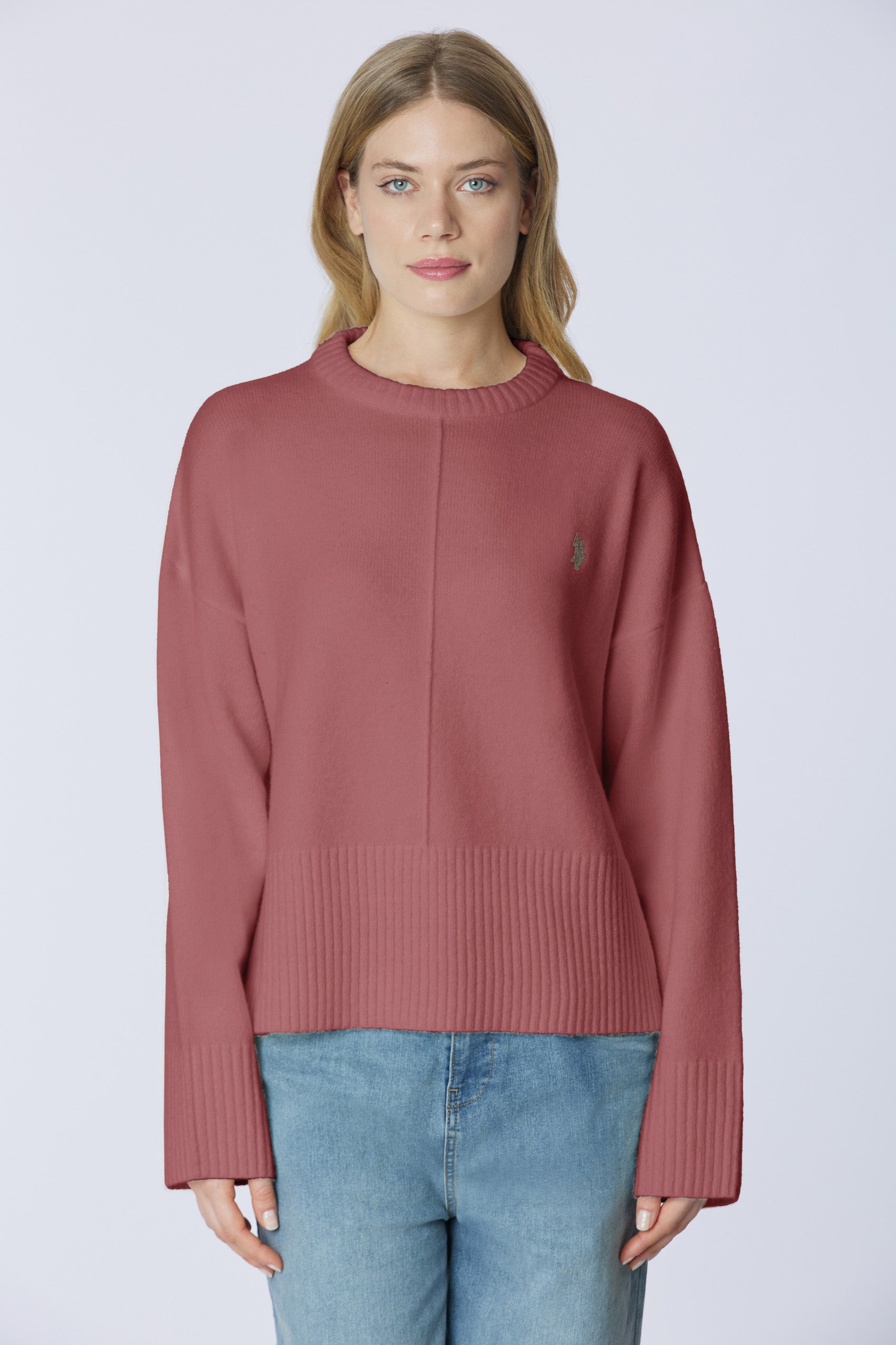 Maglia girocollo con spalla bassa e spacchi laterali