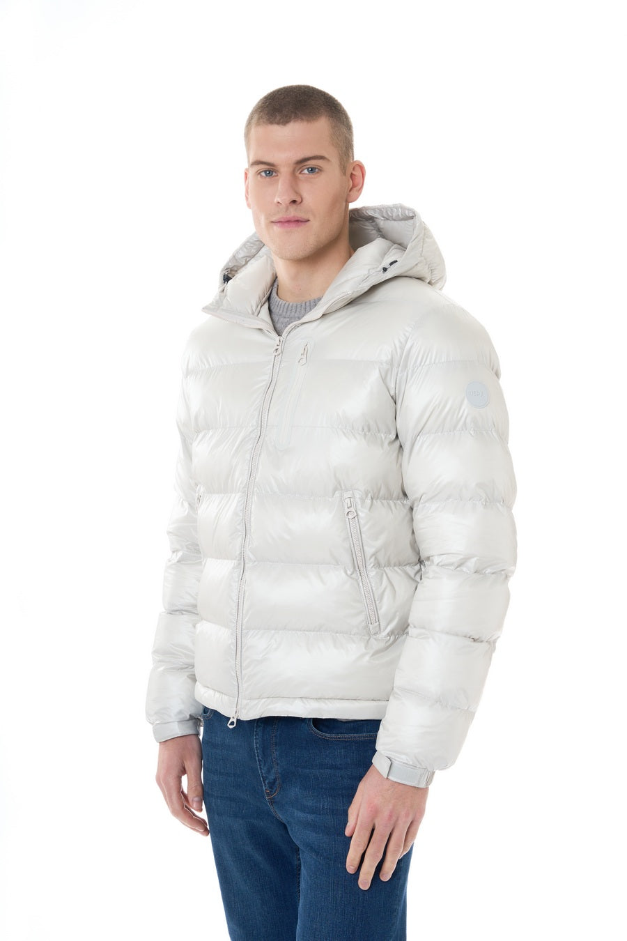 Piumino con cappuccio in nylon riciclato