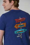 T-shirt a maniche corte con stampa serf sul retro