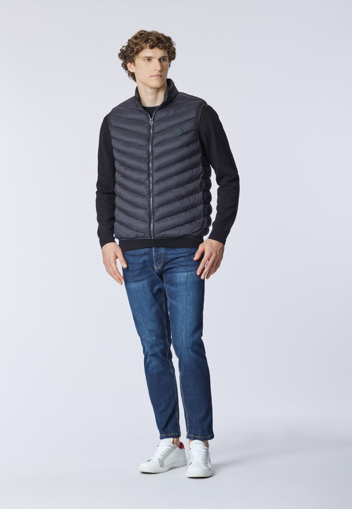 Gilet smanicato con logo