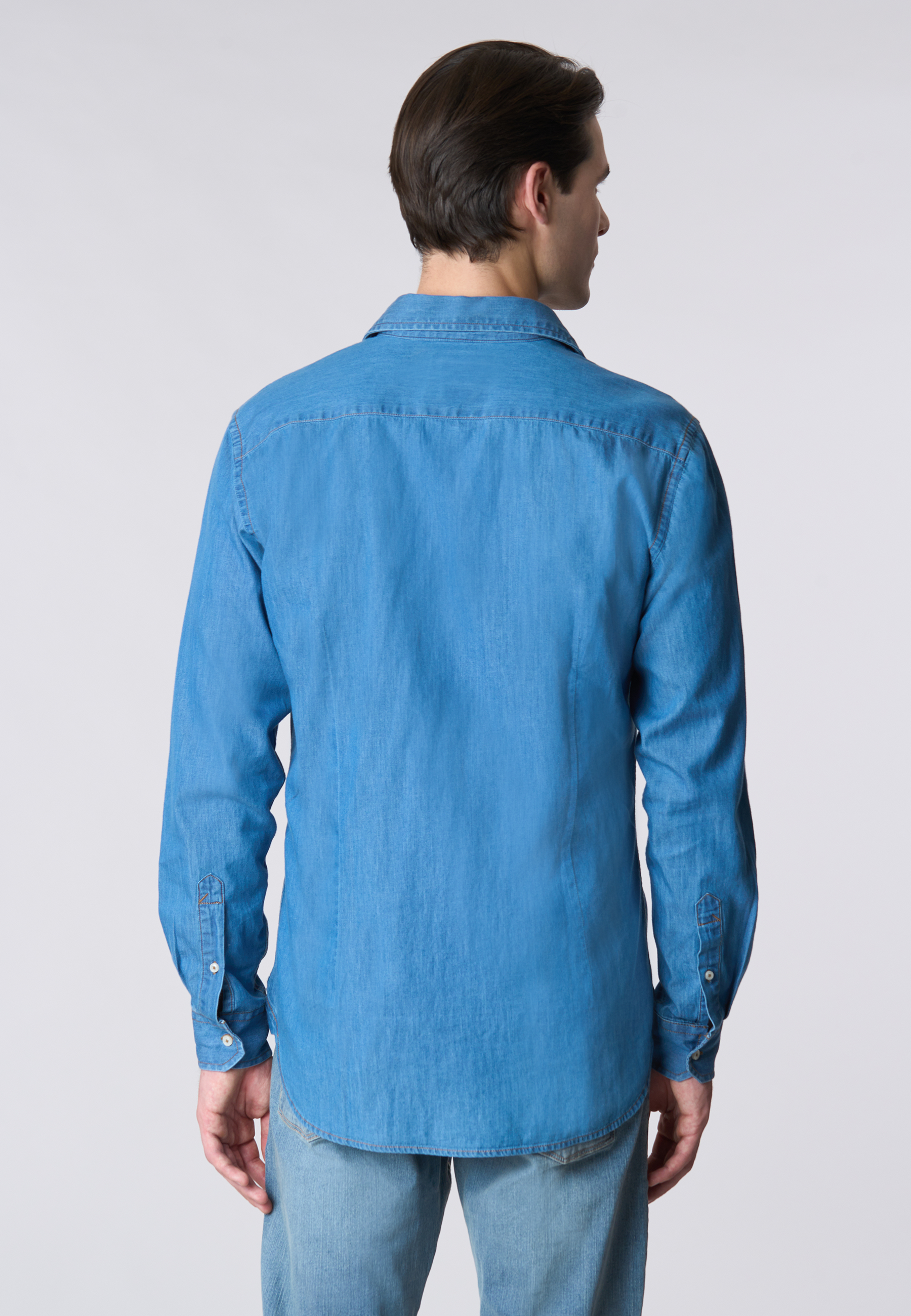 Camicia da uomo slim fit in denim leggero con collo francese