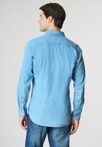 Camicia da uomo in denim leggero con colletto button down e vestibilità slim fit.