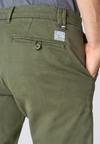 Pantalone chino in cotone stretch gabardine