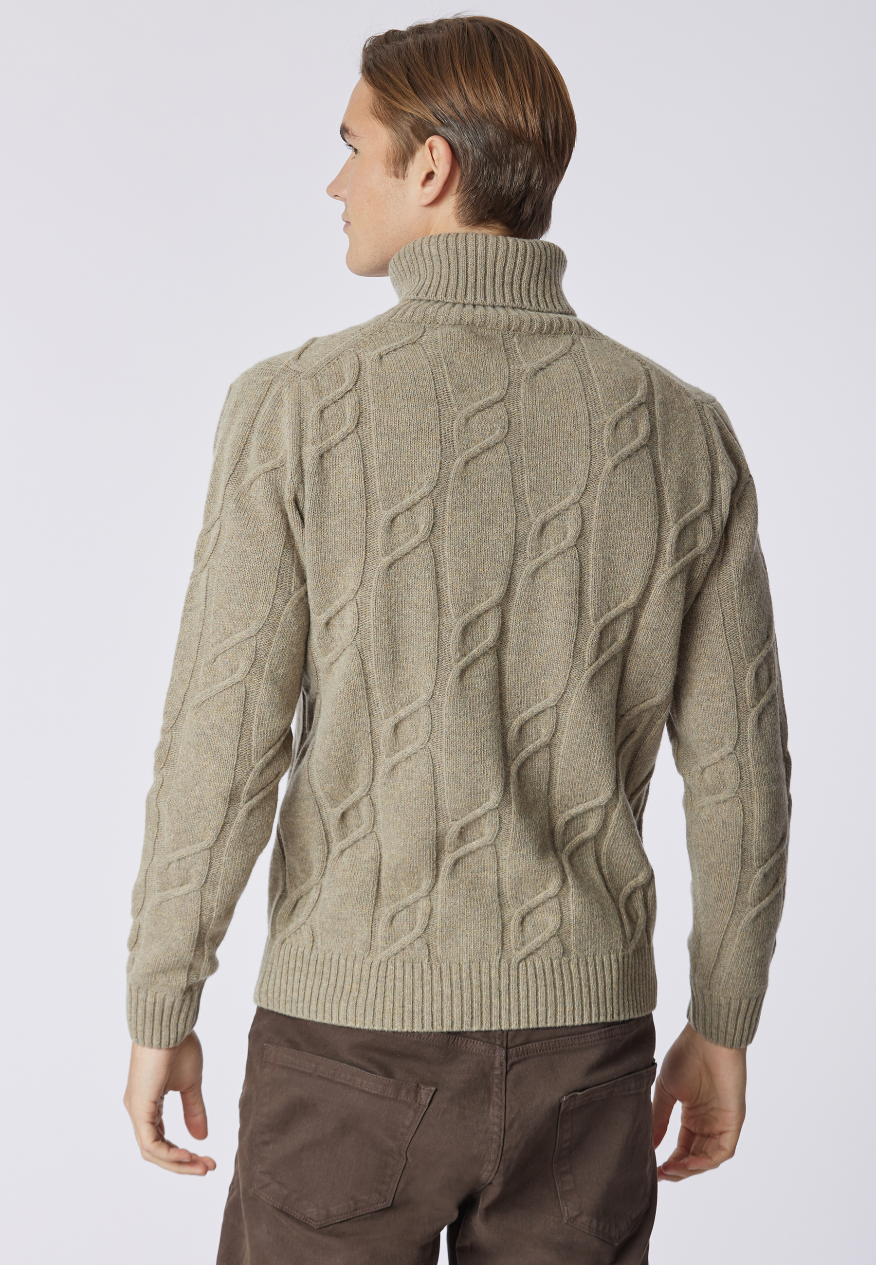 Maglia dolcevita lavorazione a treccia misto lana