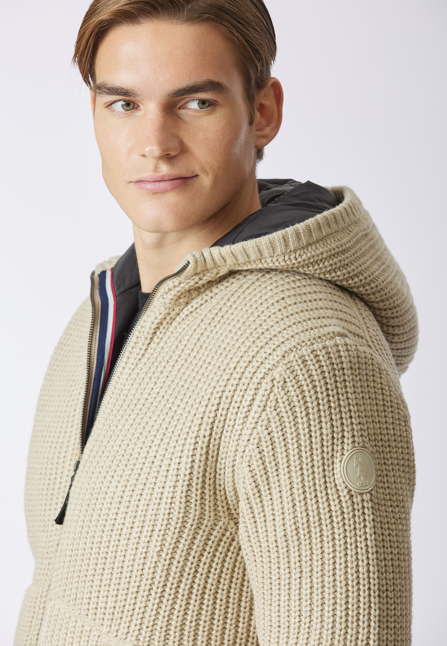 Cardigan con cappuccio e zip