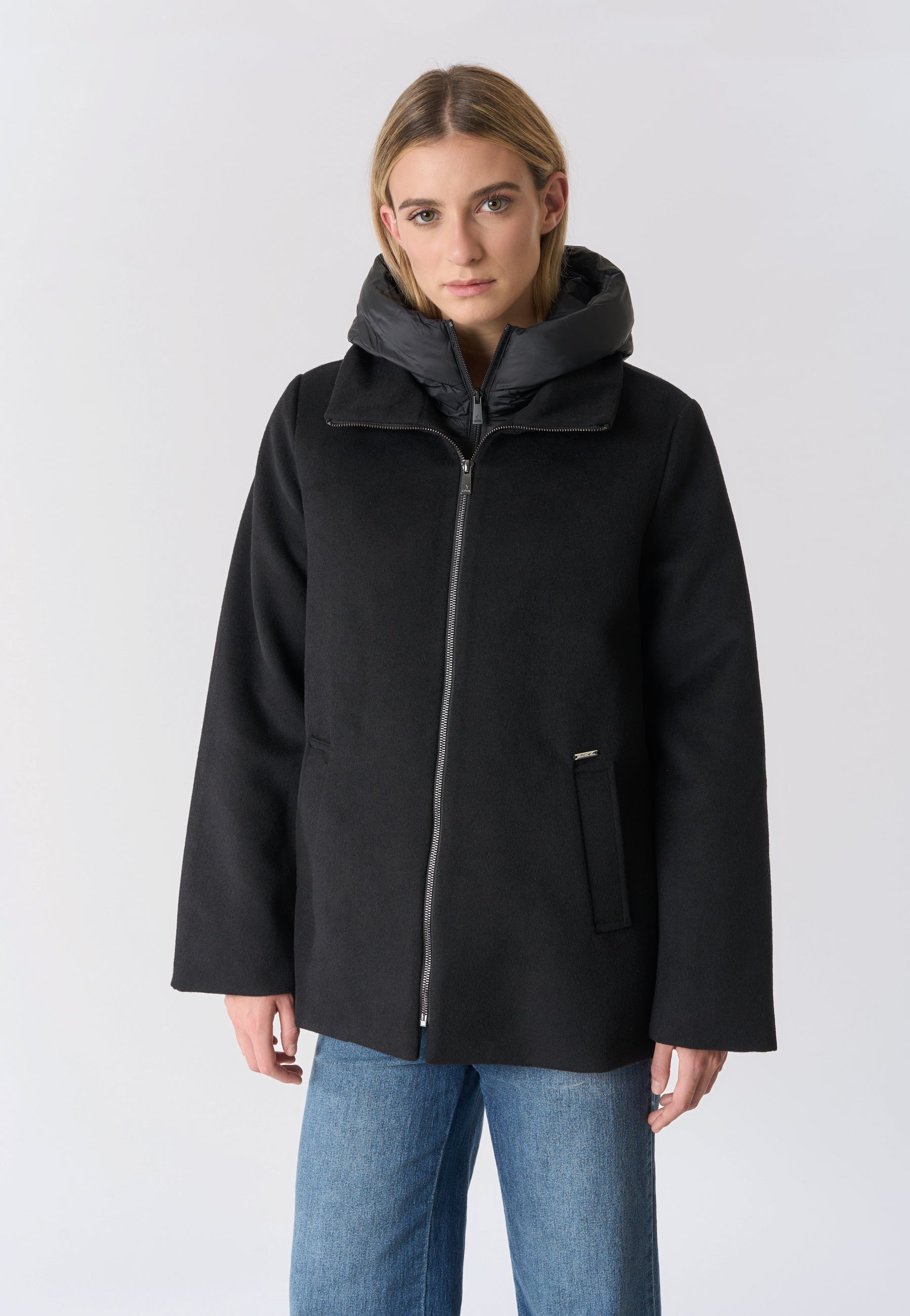 Giacca con cappuccio e imbottitura interna