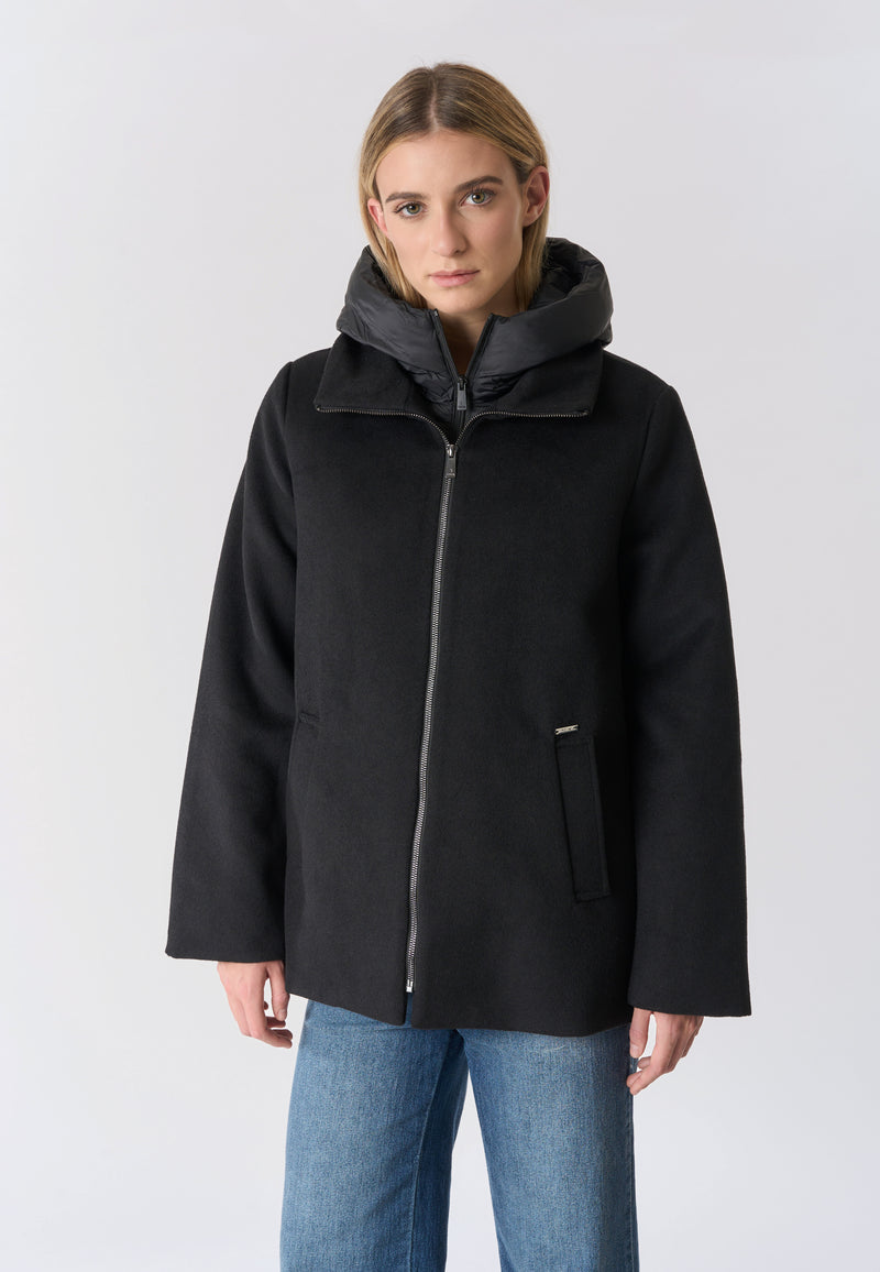 Giacca con cappuccio e imbottitura interna