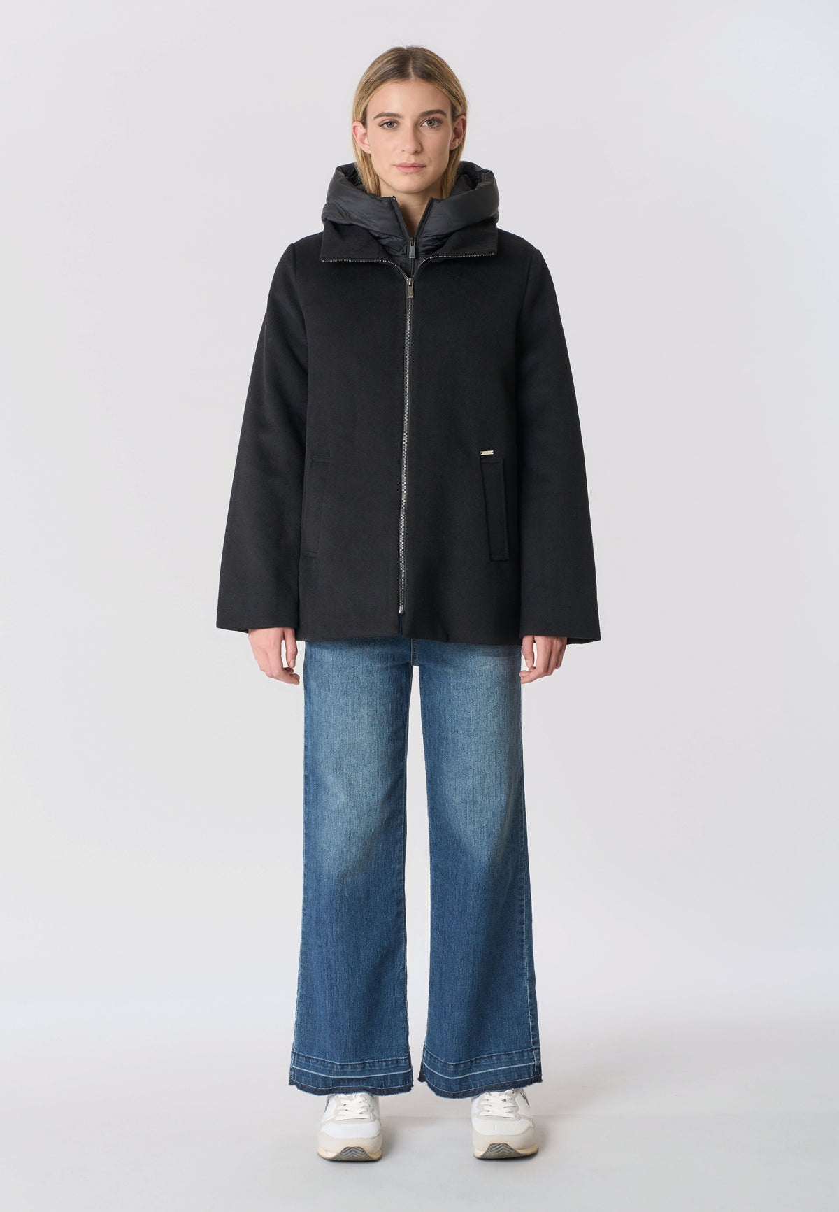 Giacca con cappuccio e imbottitura interna