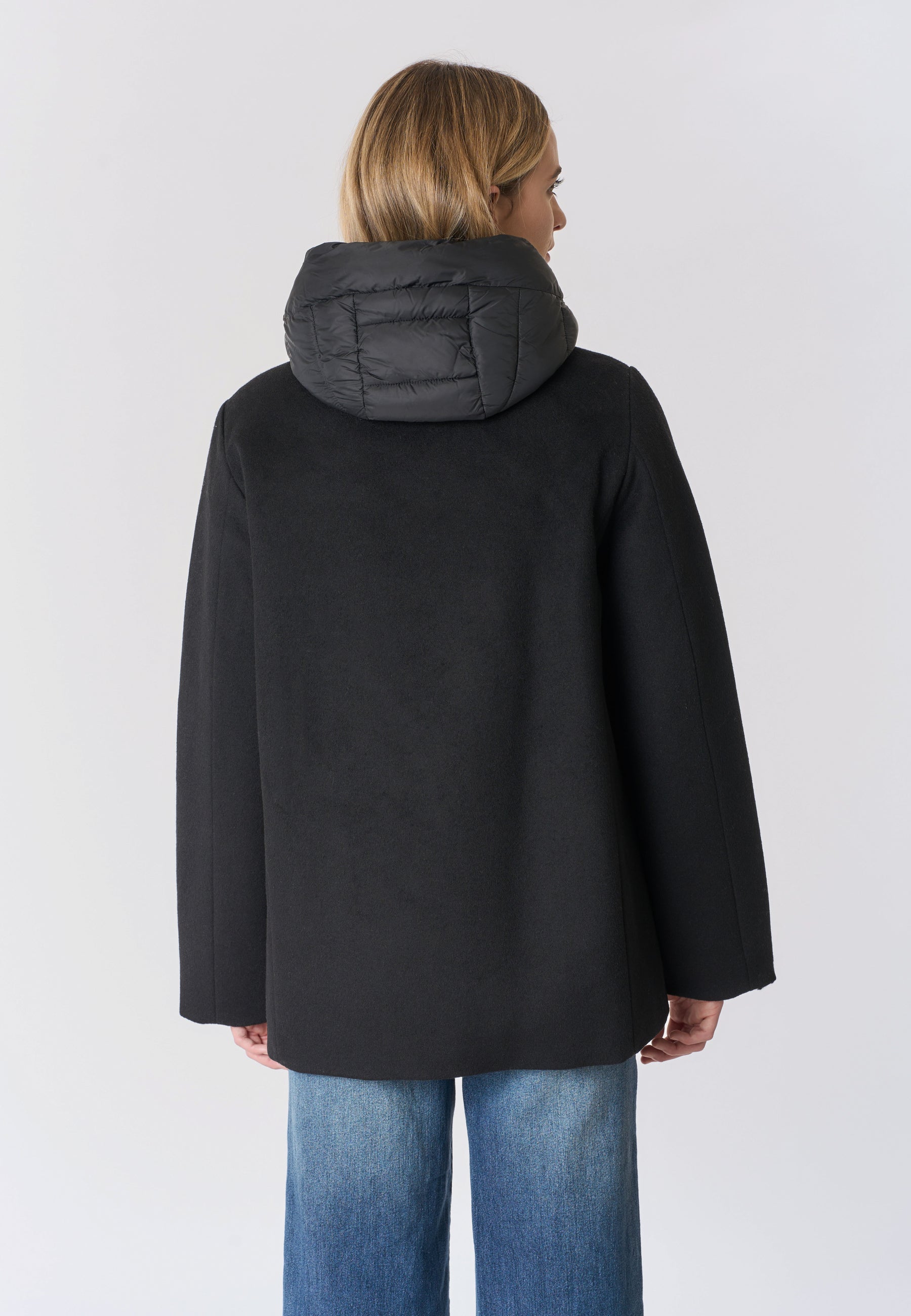 Giacca con cappuccio e imbottitura interna