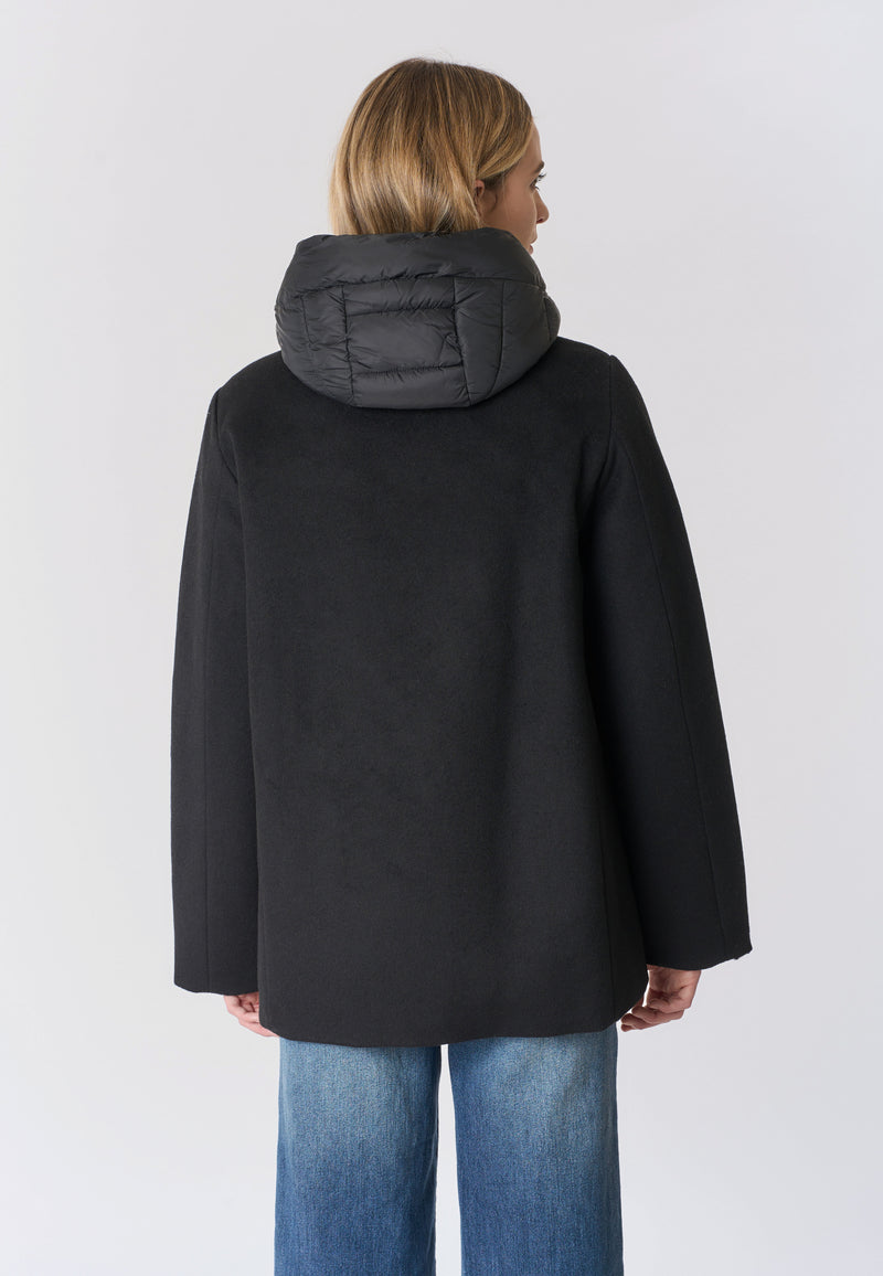 Giacca con cappuccio e imbottitura interna