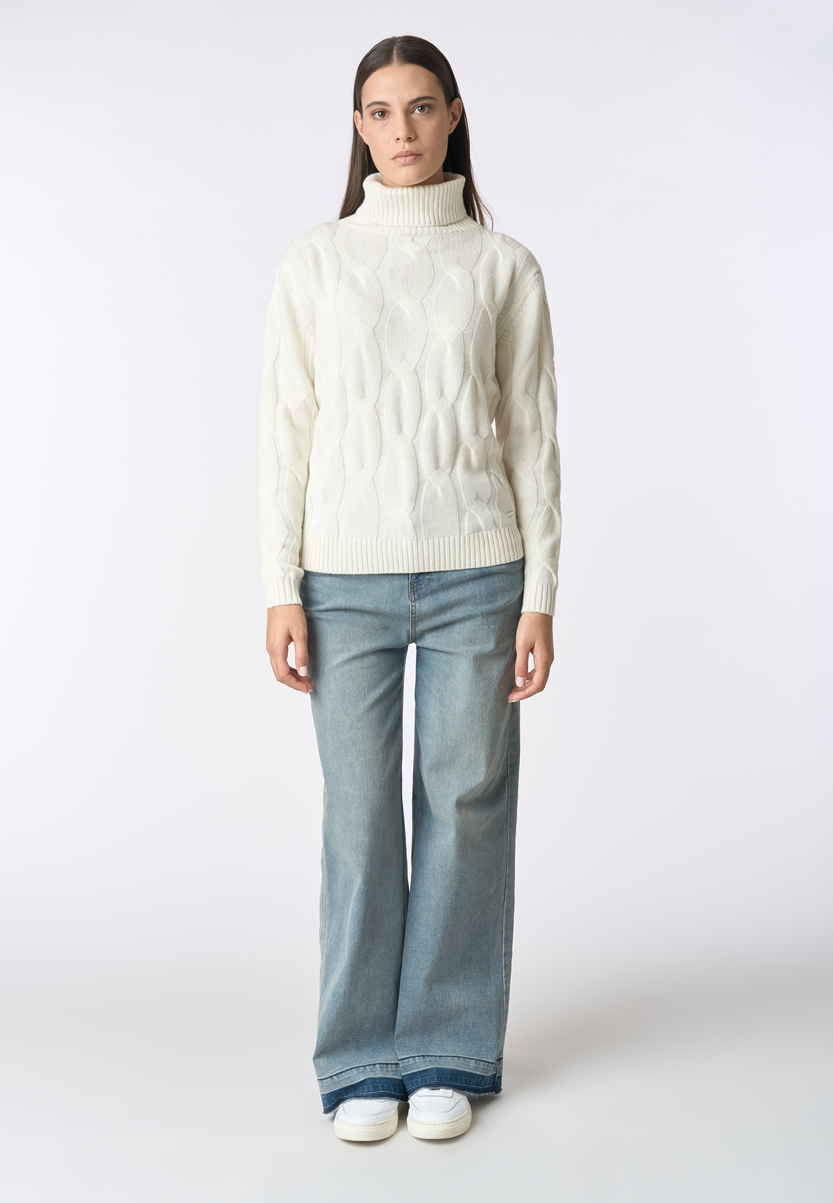 Maglia dolcevita a treccia